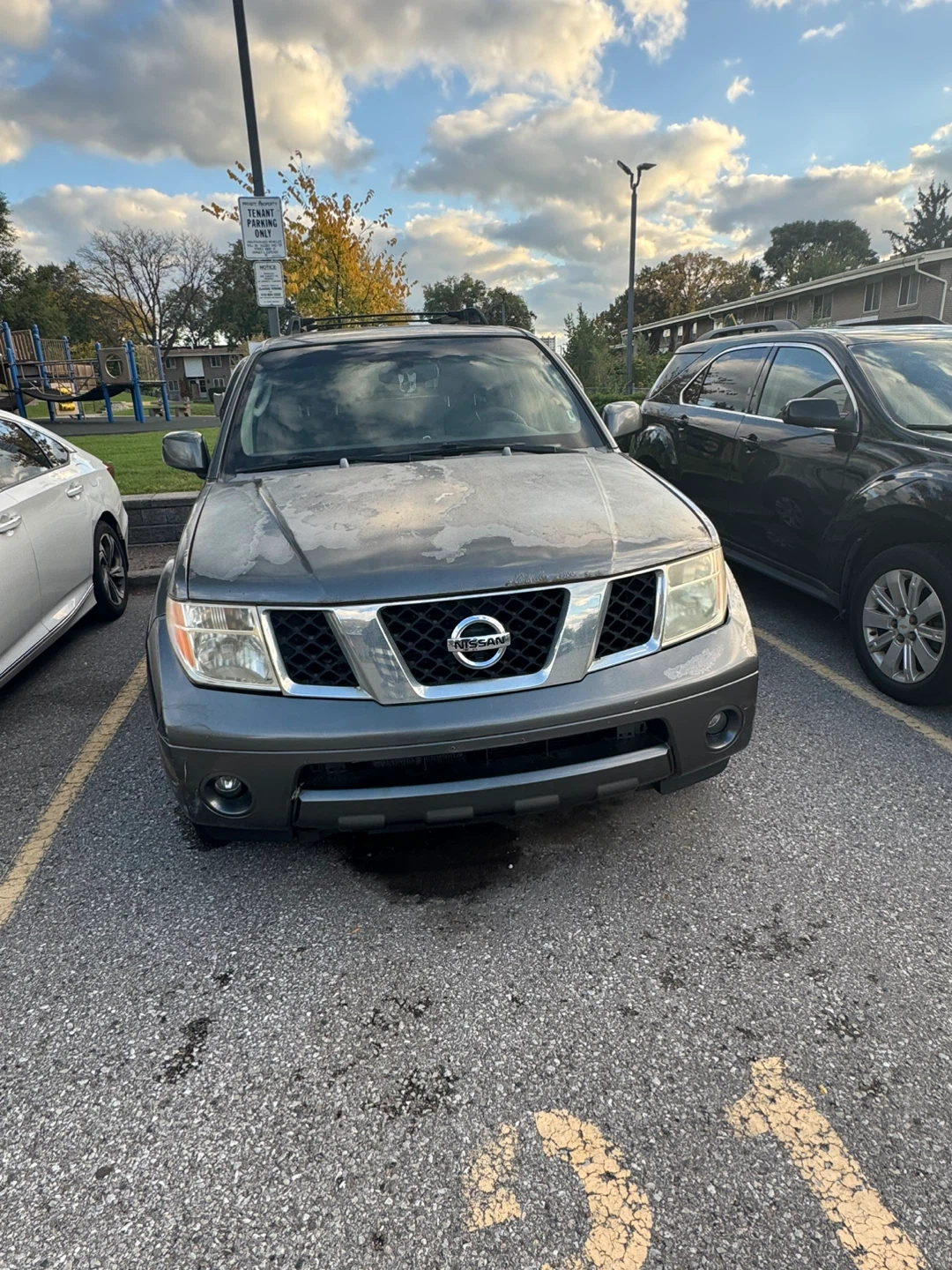 Nissan Pathfinder LE SUV - SCRAP CAR