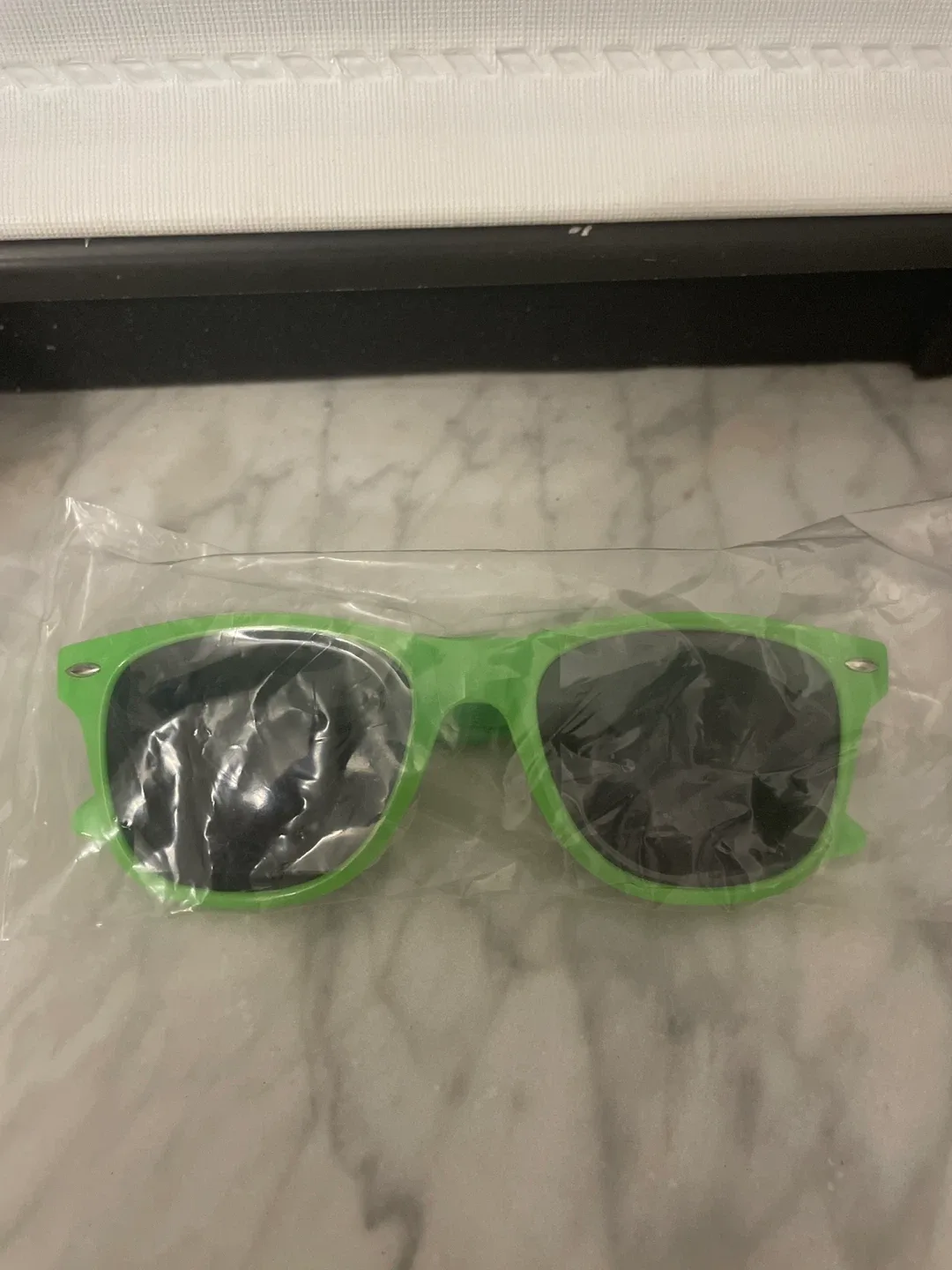 Green Fashion Sunglasses thumbnail