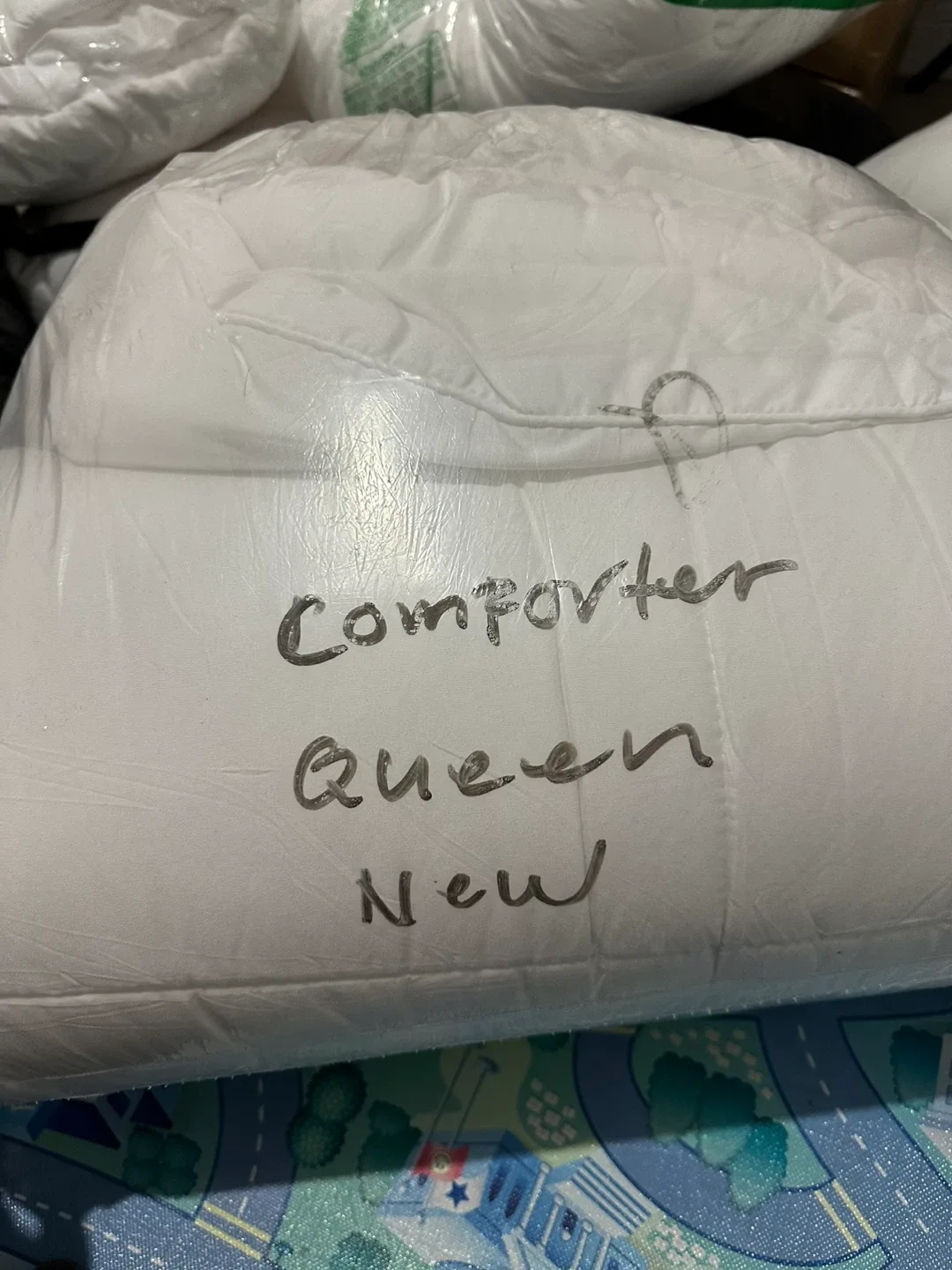 New Queen Size Comforter thumbnail