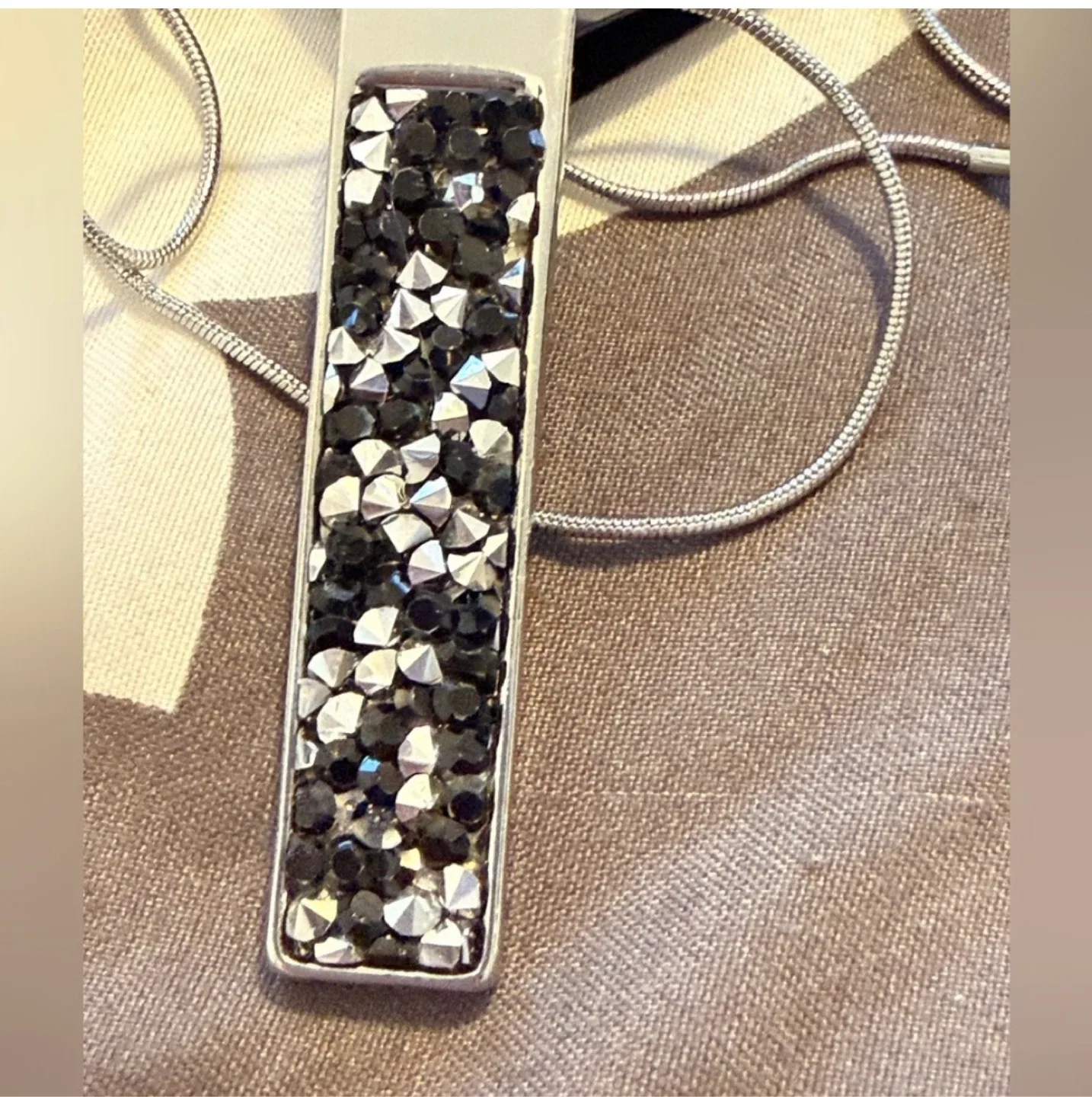 BNWT Silver Tone Necklace - Faux Stone Druzy Pendant image indicator(5)