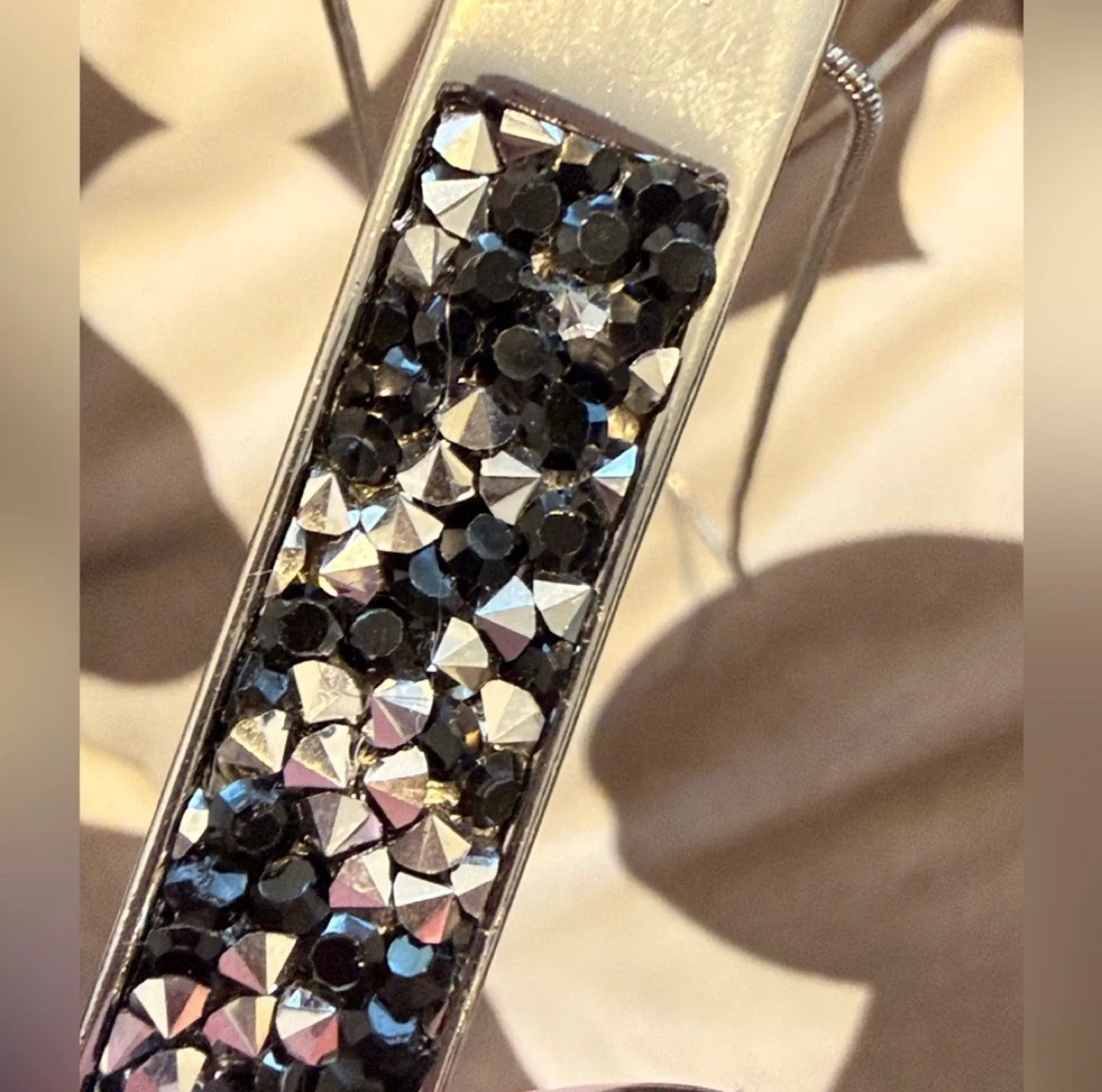 BNWT Silver Tone Necklace - Faux Stone Druzy Pendant image indicator(7)