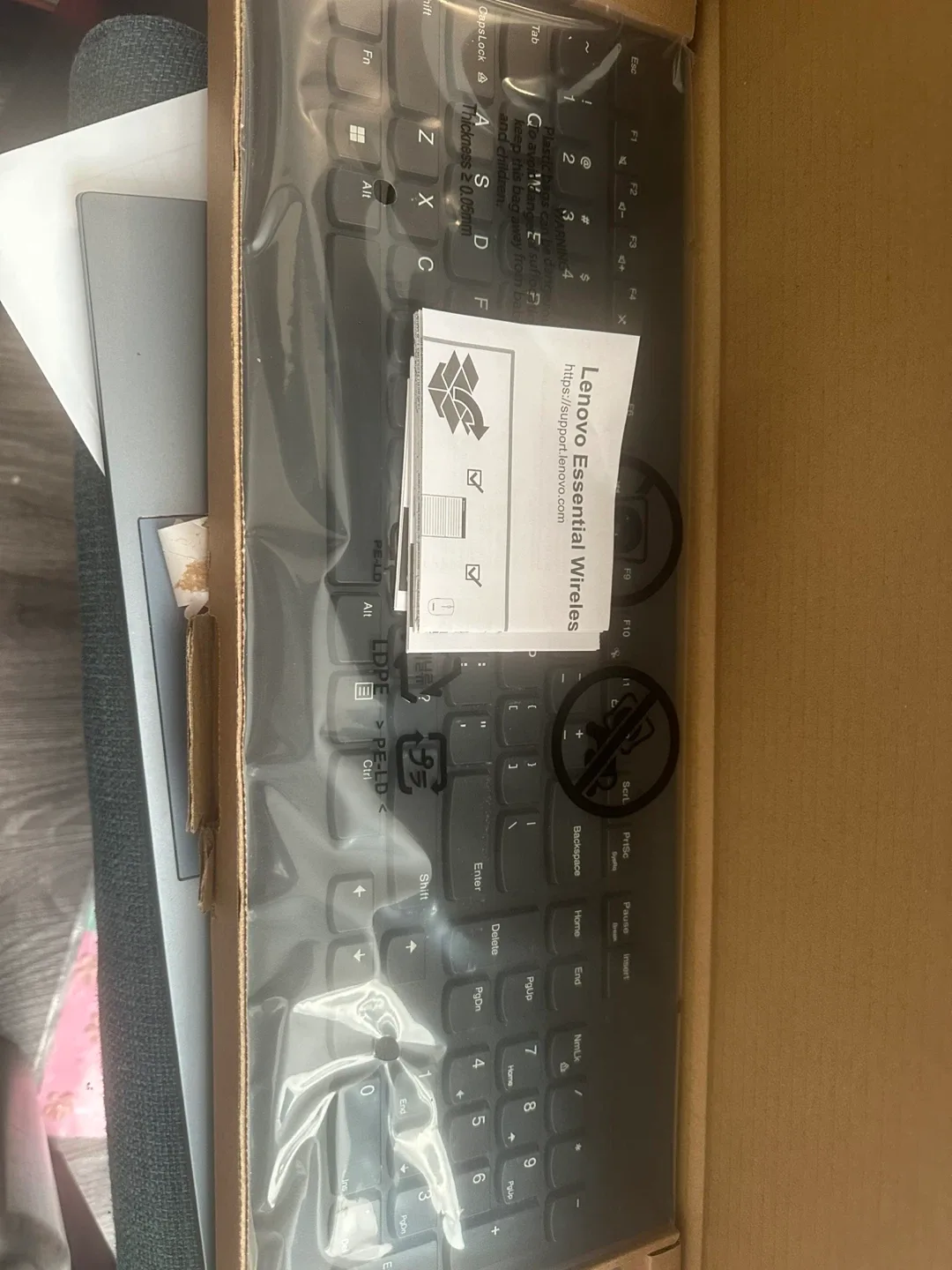 Lenovo Essential Wireless Keyboard & Mouse Combo - NEW thumbnail