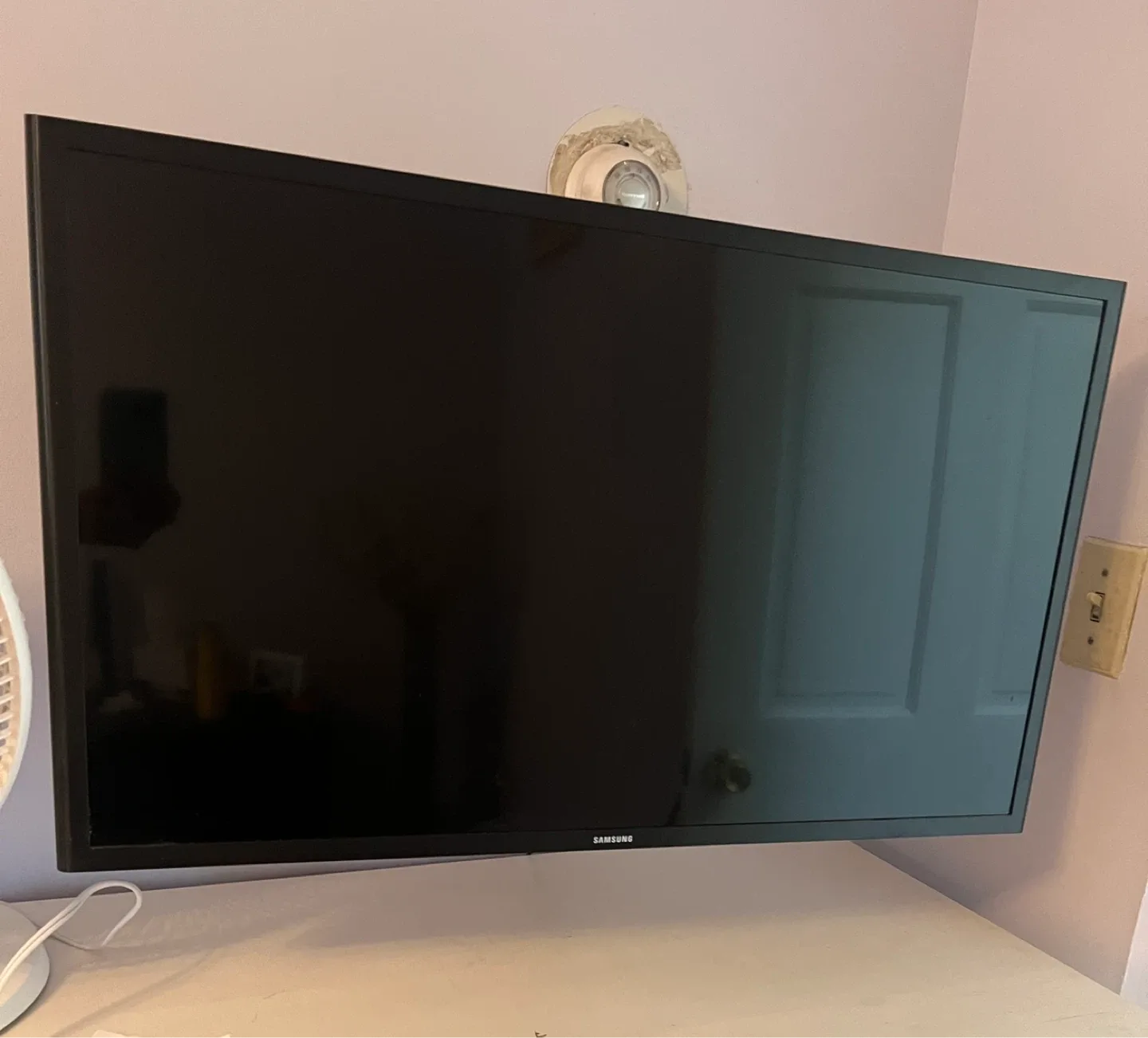 32” Samsung TV in good condition! thumbnail