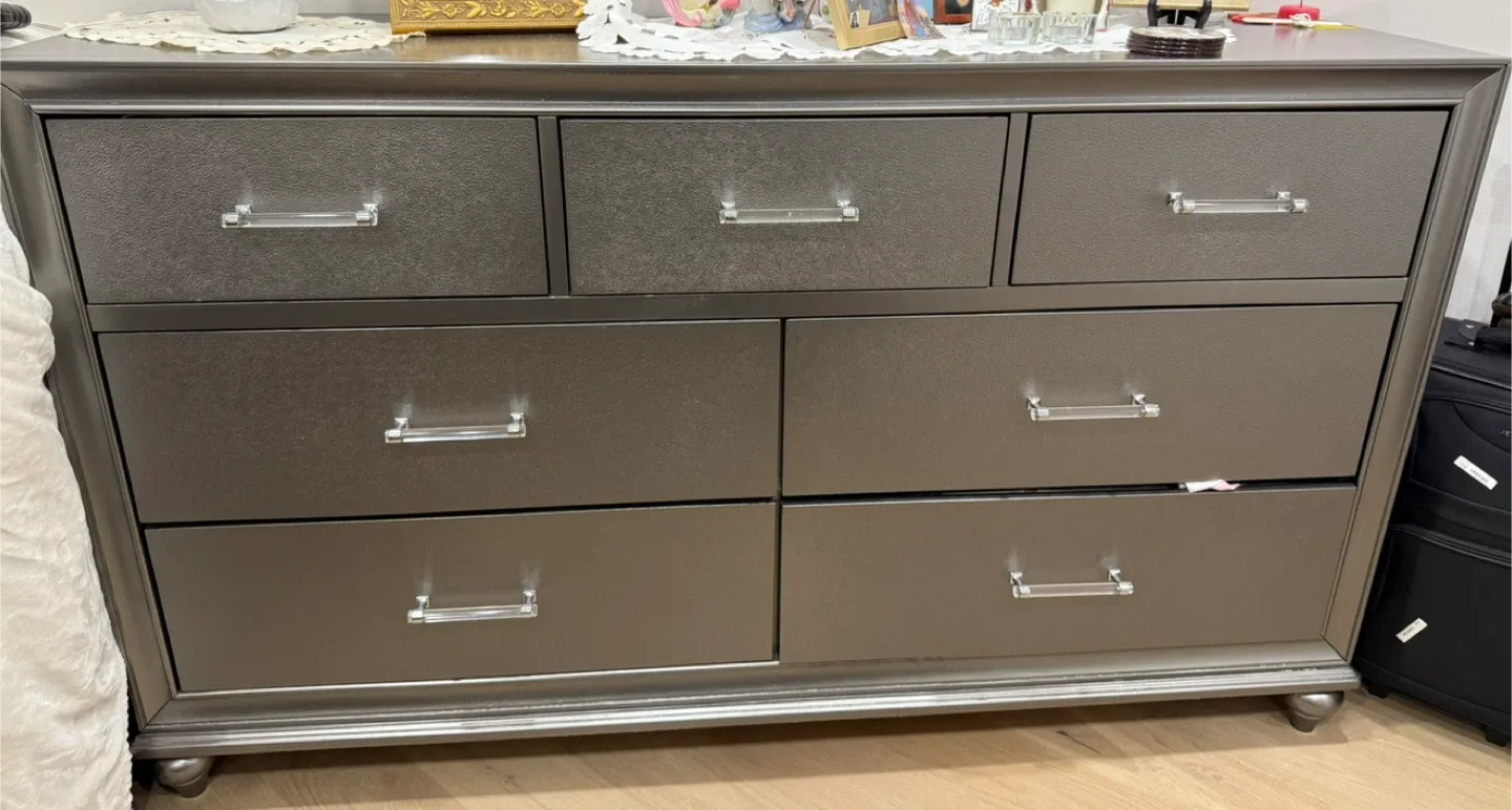 Bedroom Set - Bed Frame, Headboard, and Dresser image indicator(5)