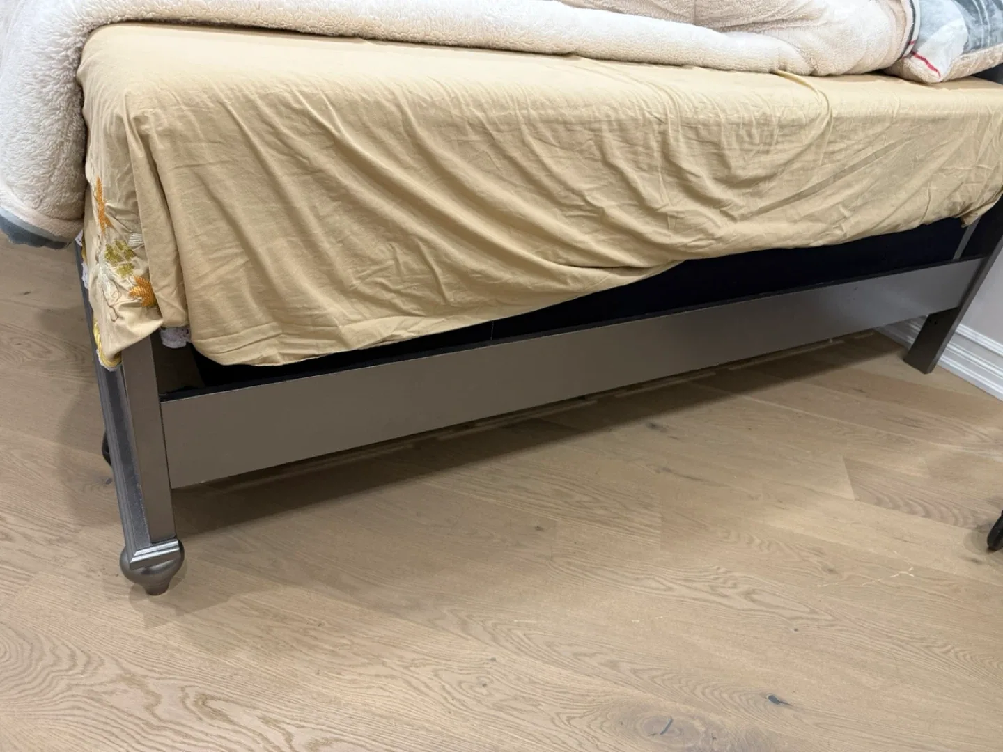 Bedroom Set - Bed Frame, Headboard, and Dresser image indicator(3)