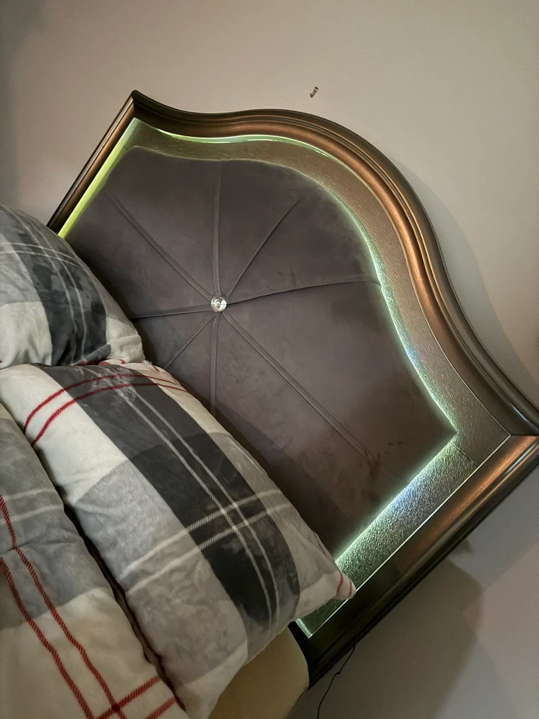 Bedroom Set - Bed Frame, Headboard, and Dresser image indicator(4)