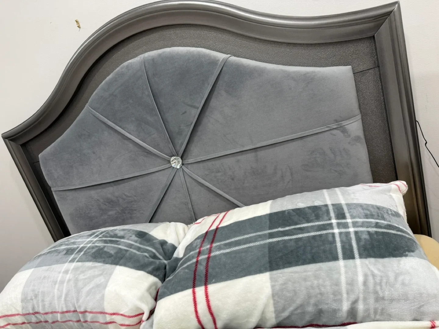 Bedroom Set - Bed Frame, Headboard, and Dresser image indicator(2)