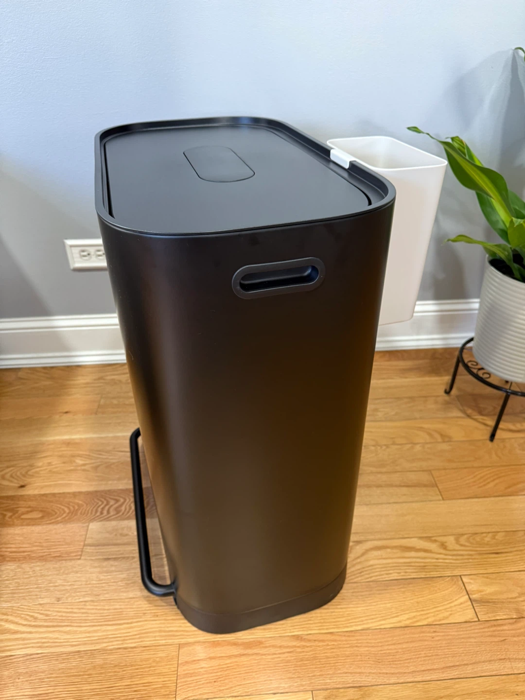 Happimess Dual Compartment Trash Can - photo 3