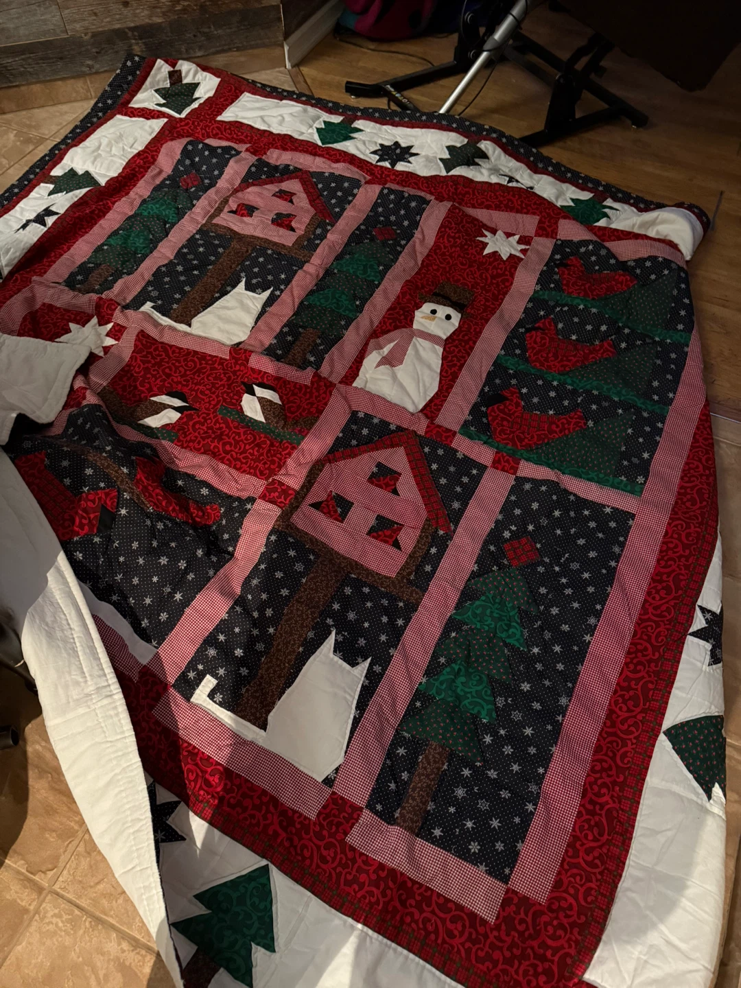 Double/Queen Christmas Quilt with Two Pillow Shams