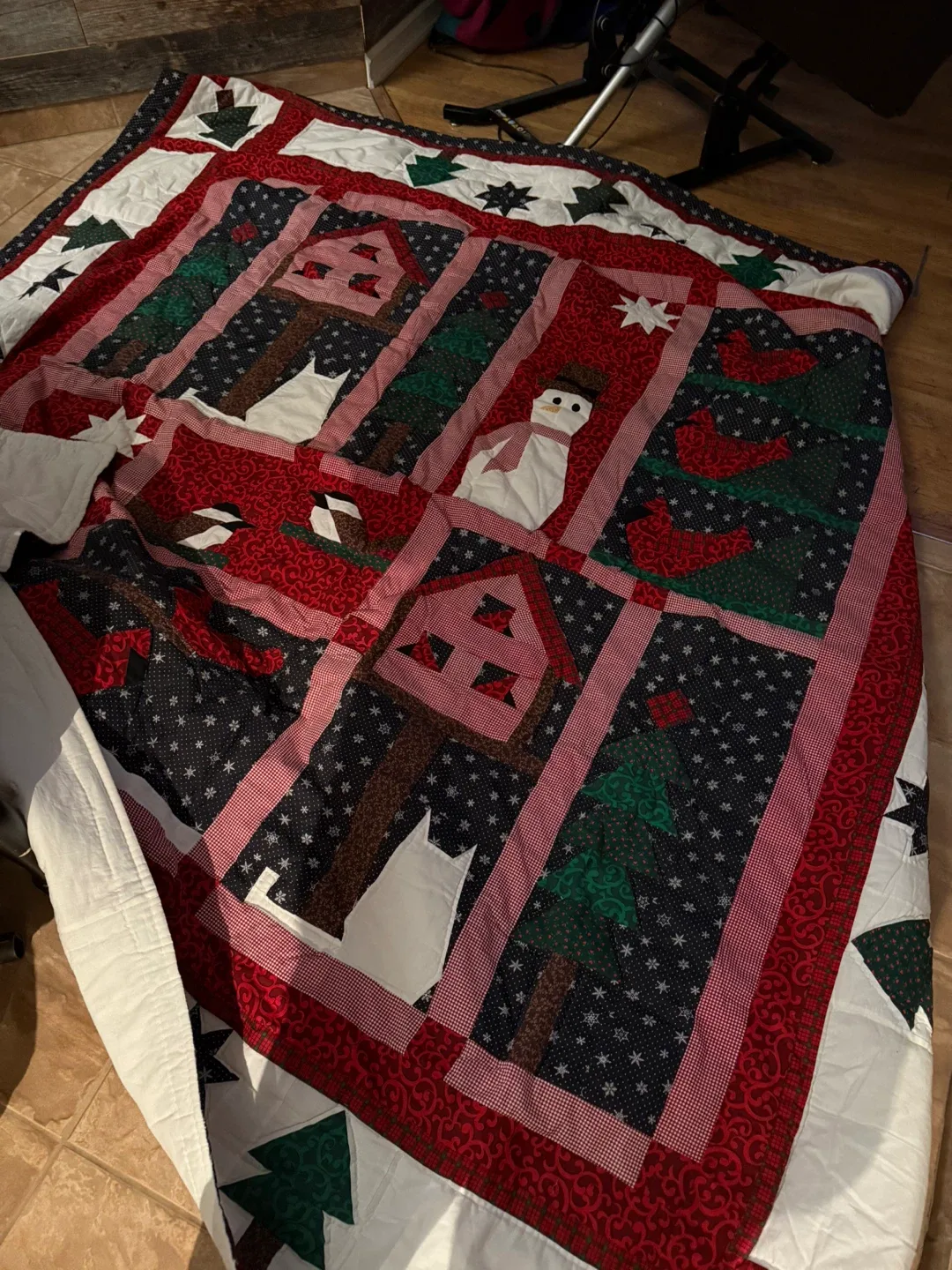 Double/Queen Christmas Quilt with Two Pillow Shams