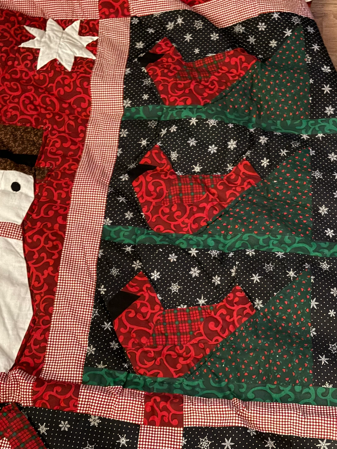 Double/Queen Christmas Quilt with Two Pillow Shams - photo 2