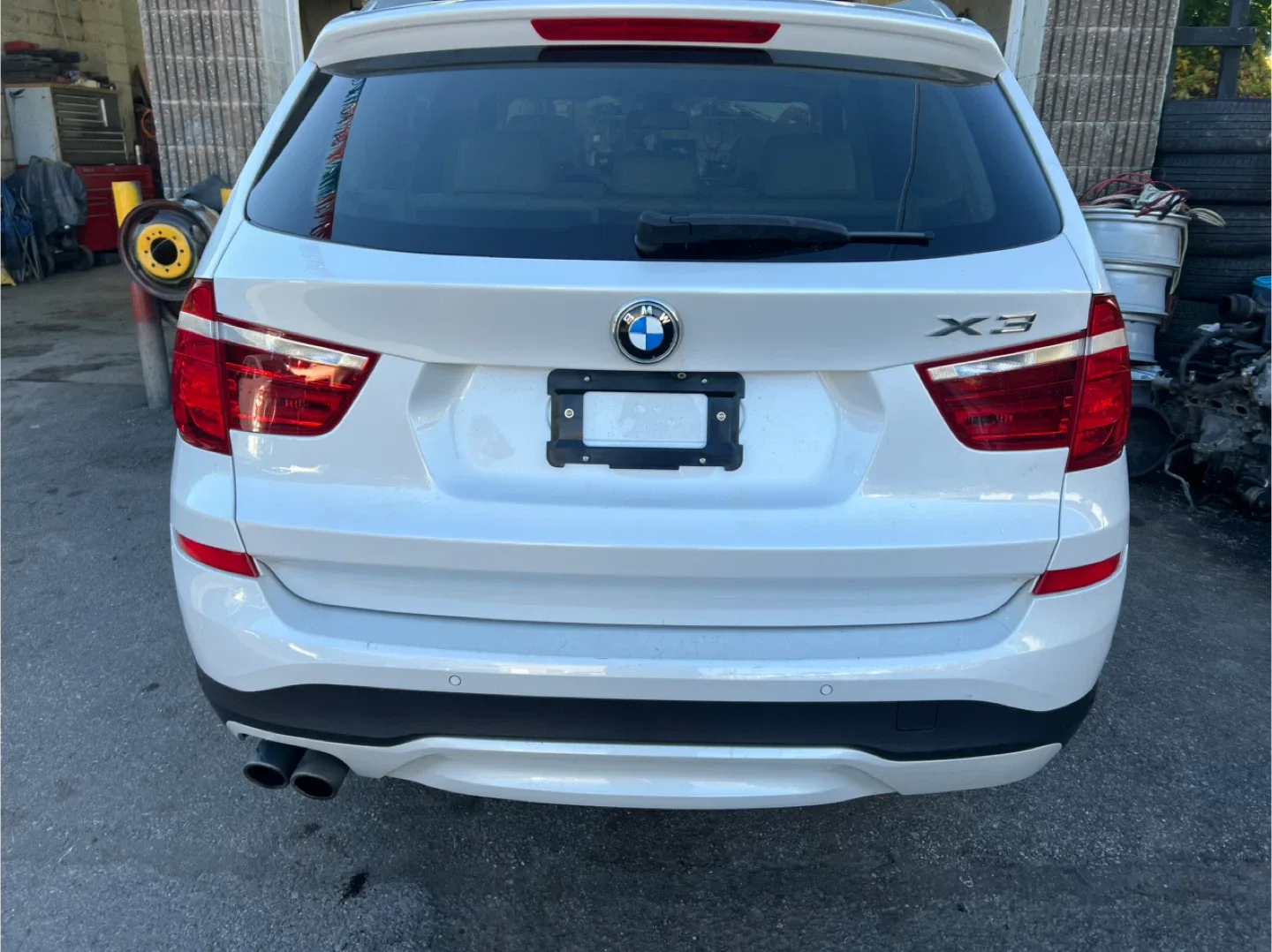 White BMW X3 SUV image indicator(3)