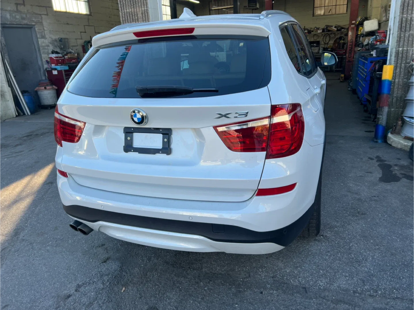 White BMW X3 SUV image indicator(6)