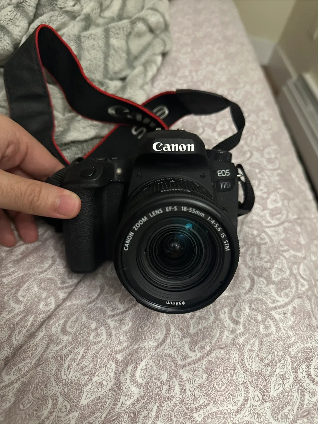 Canon EOS 77D DSLR Camera with 18-55mm Lens thumbnail