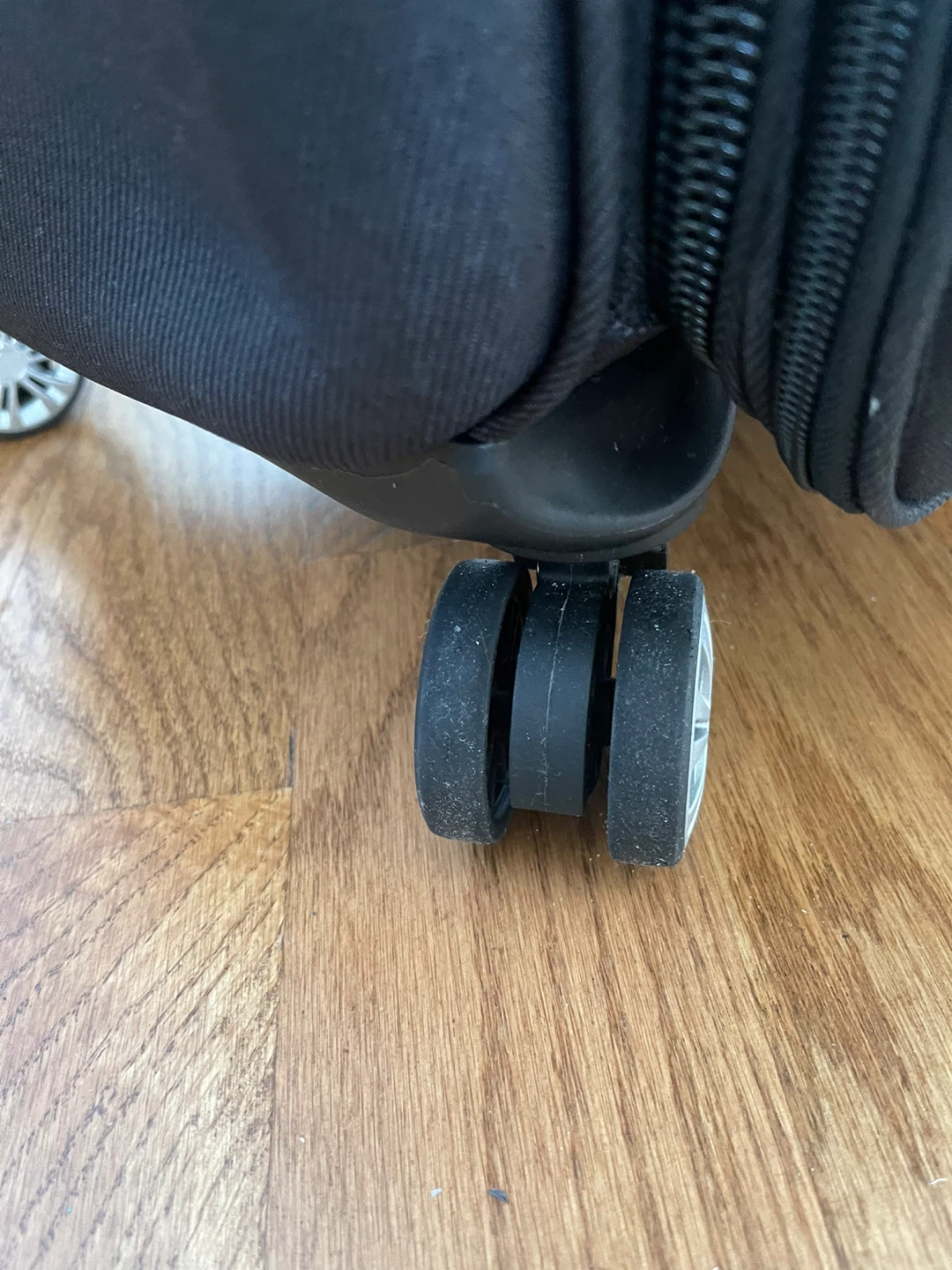 Large Black Suitcase – National Traveler (85×40 cm) - photo 5