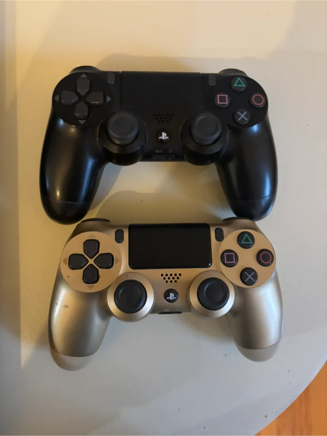 PS4 Games & Controllers image indicator(2)