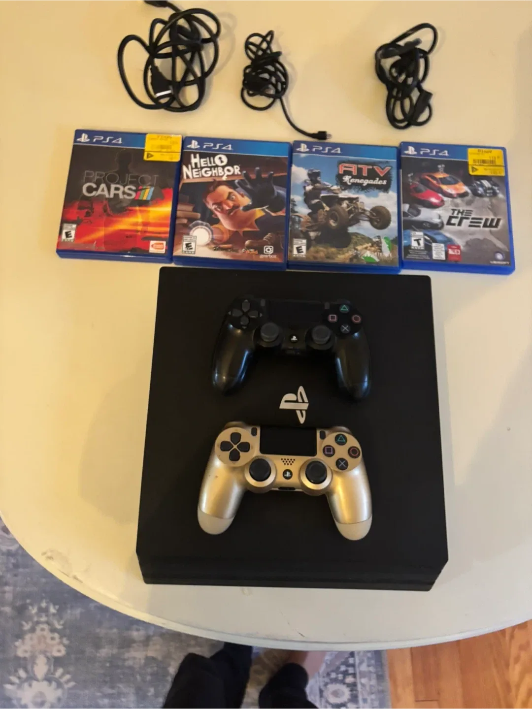 PS4 Games & Controllers image indicator(3)