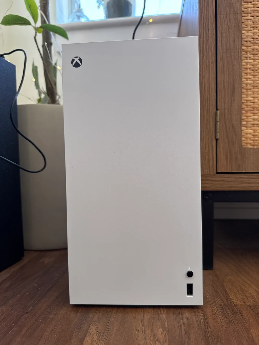 Xbox Series X 1TB Digital Console with 2 Controllers image indicator(3)