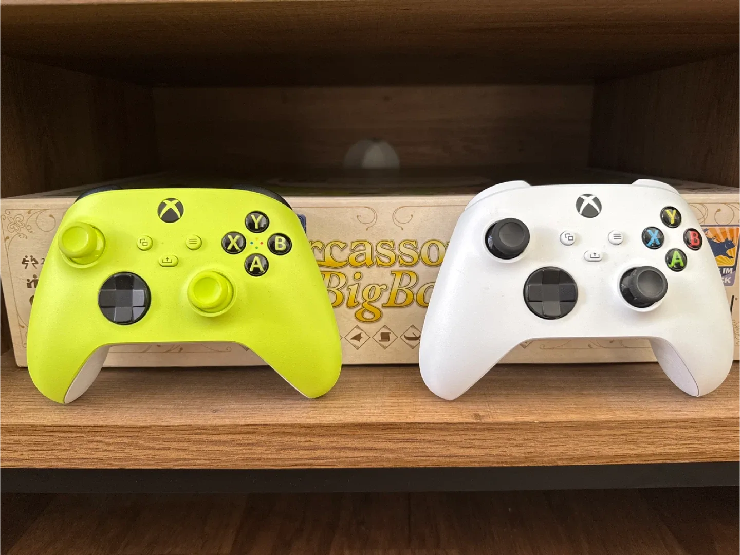 Xbox Series X 1TB Digital Console with 2 Controllers image indicator(4)