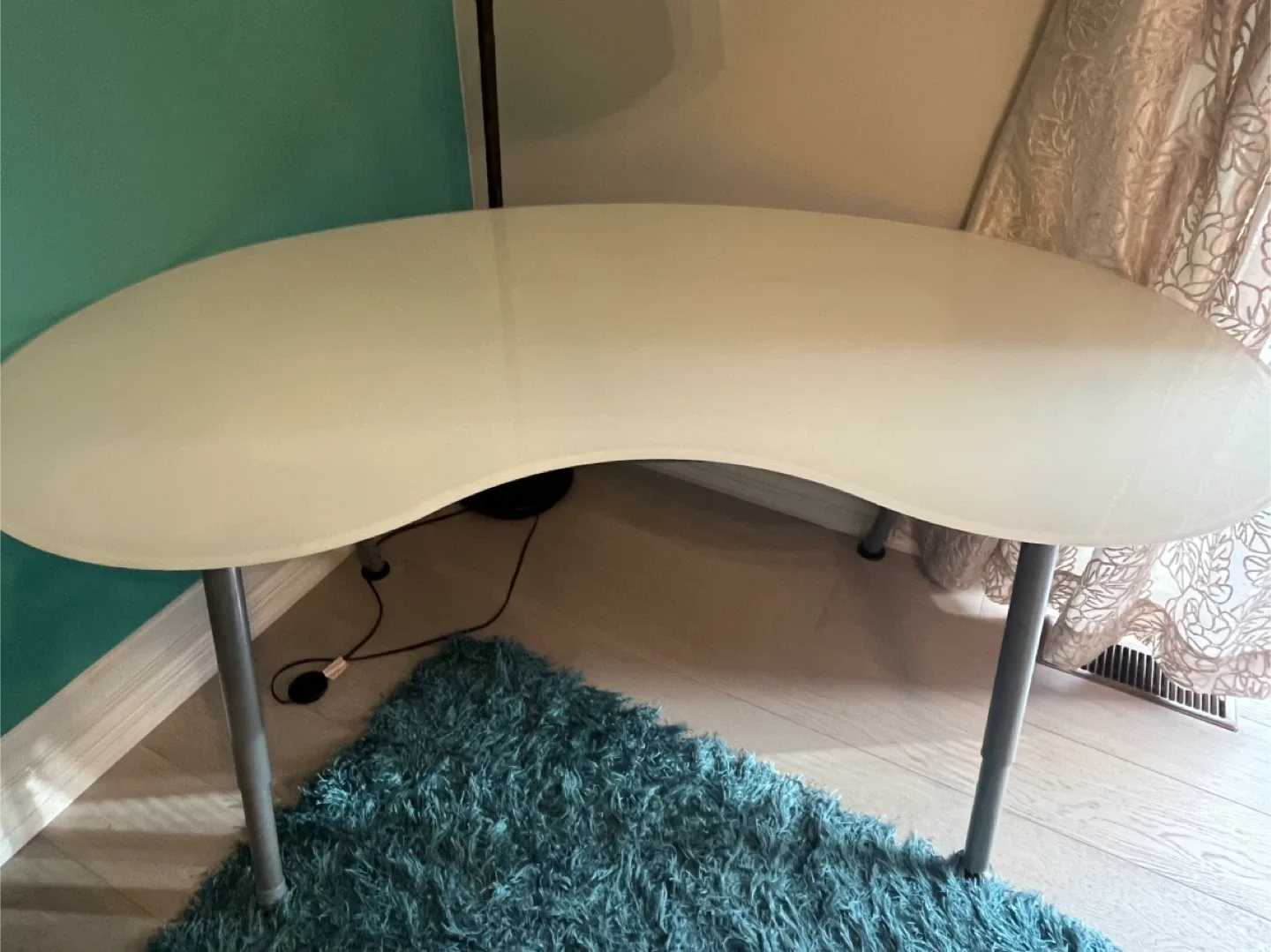 Modern White Kidney  Shaped Desk image indicator(3)