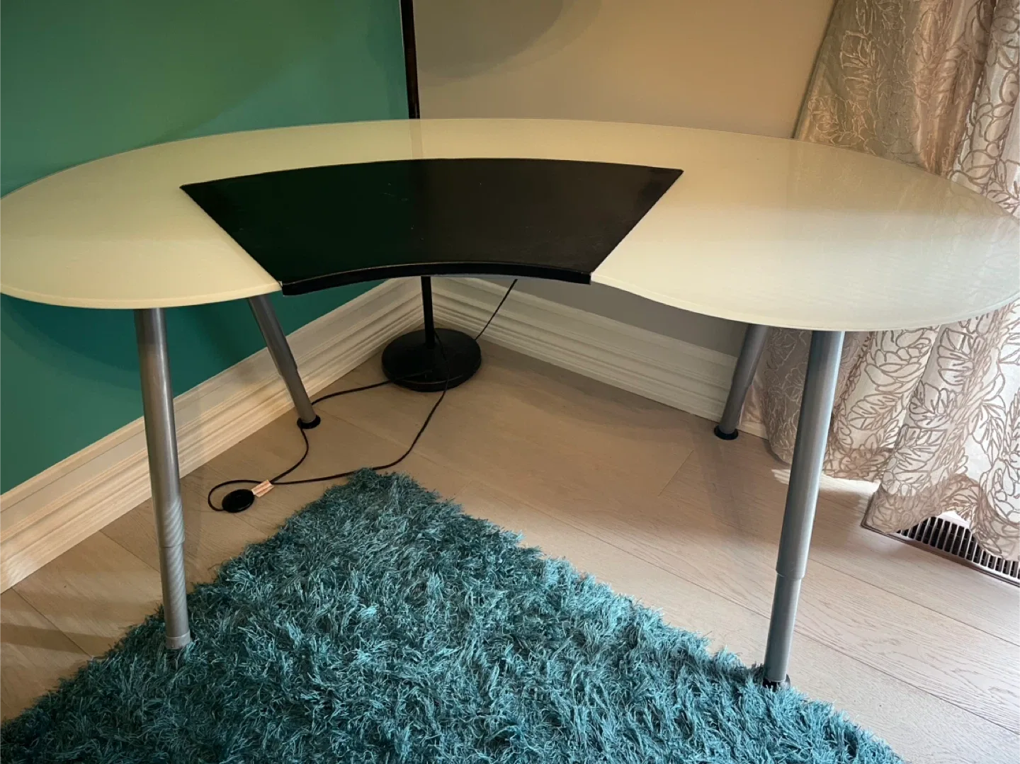 Modern White Kidney  Shaped Desk image indicator(4)