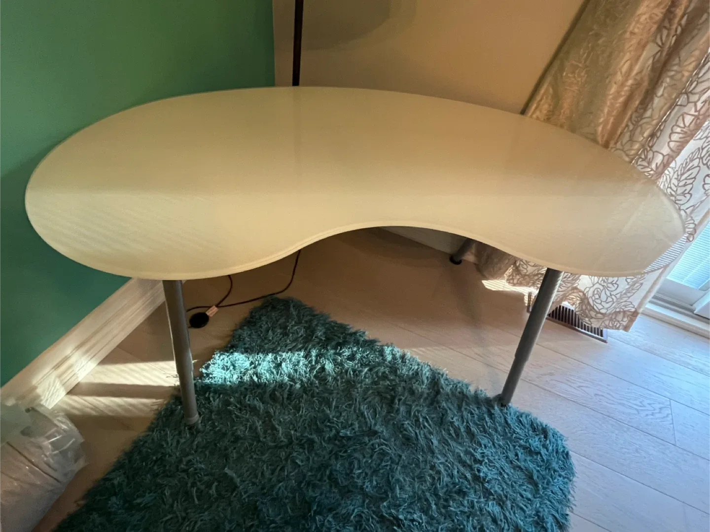 Modern White Kidney  Shaped Desk image indicator(2)