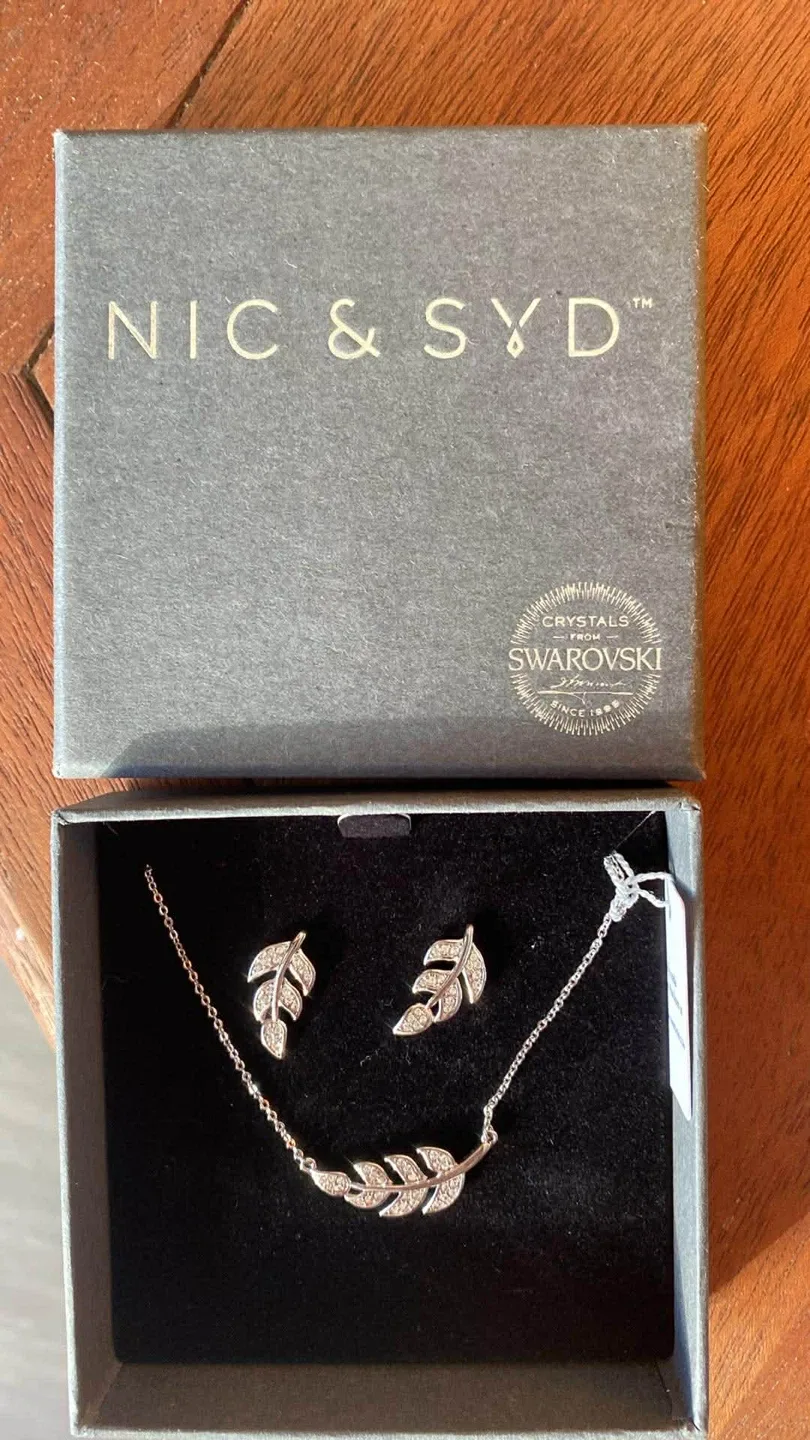 NIC & SYD Necklace & Earring Set with Swarovski Crystals thumbnail