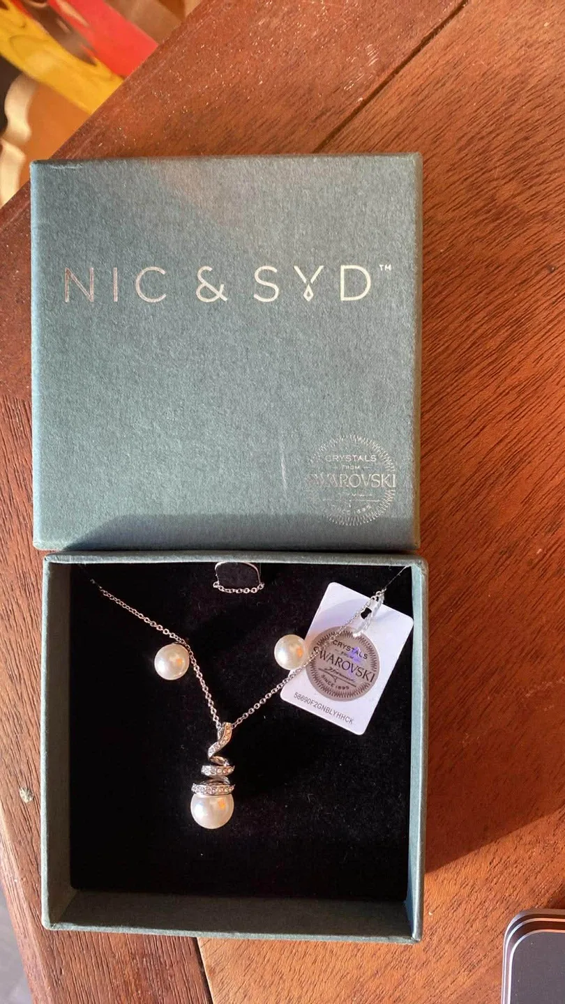 Nic & Syd Swarovski Crystal Pearl Necklace & Earrings Set thumbnail