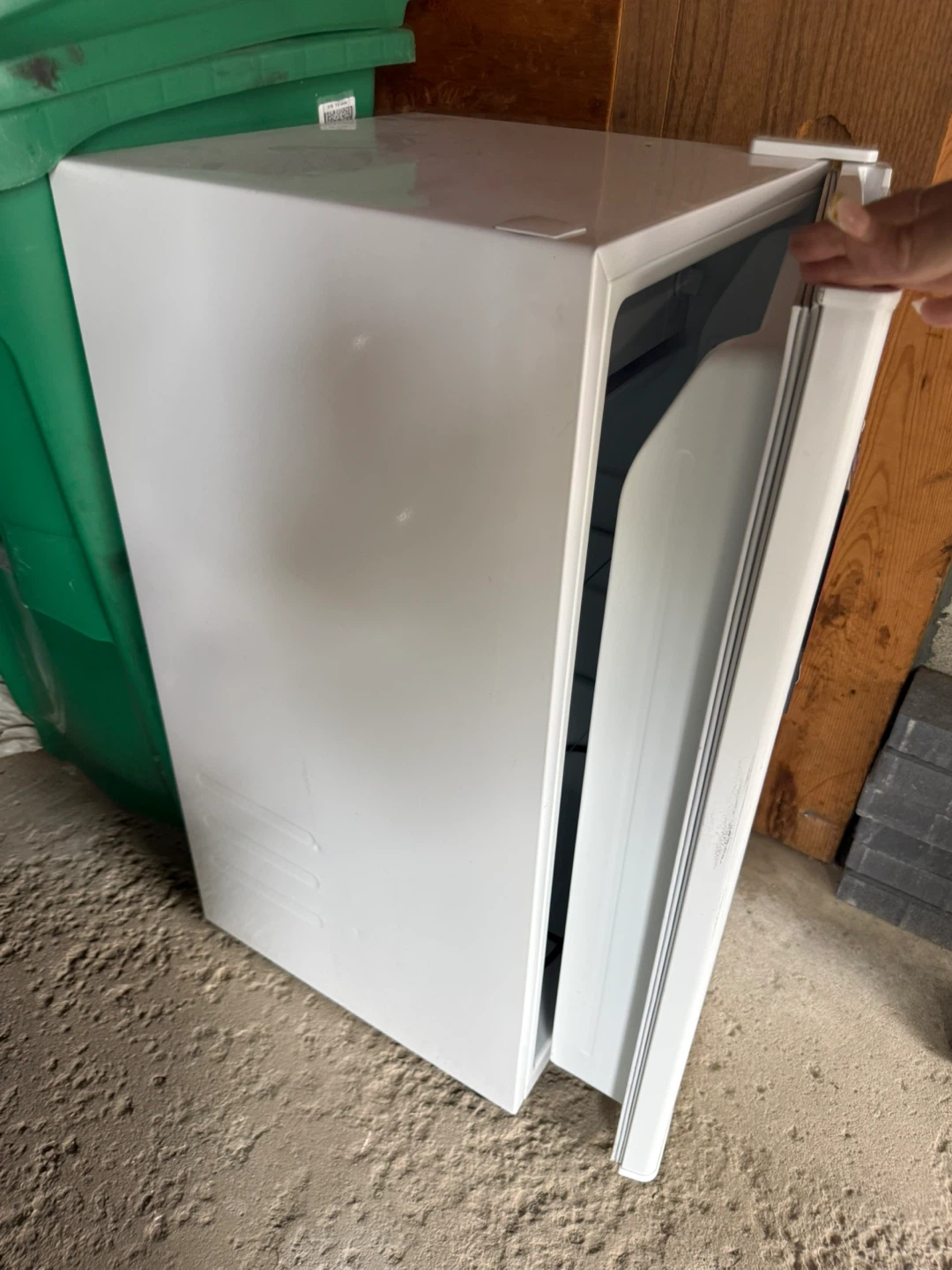Galanz White Mini Fridge - photo 3