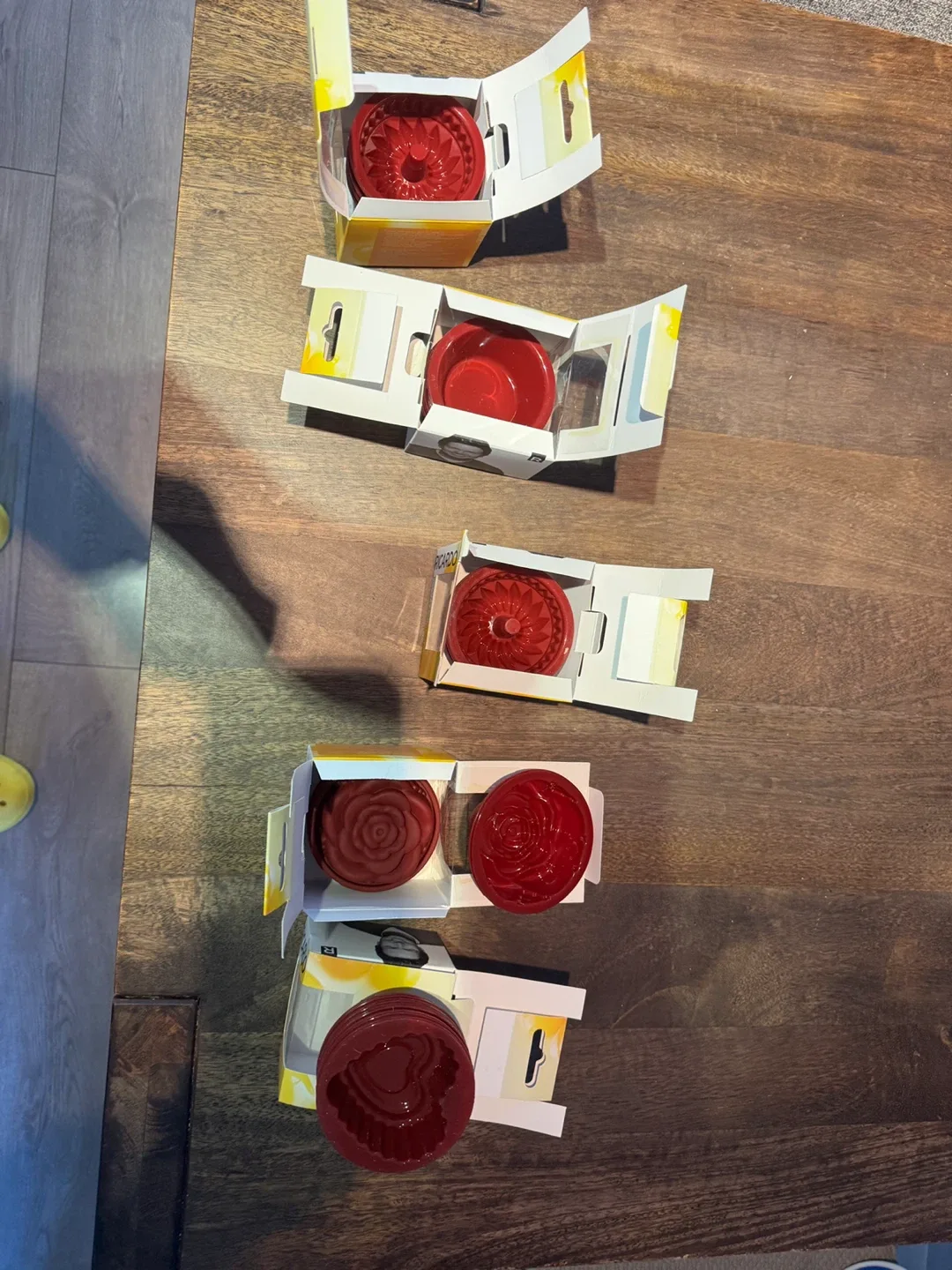 New Ricardo Bundt & Rose Shaped Cake Cups image indicator(2)