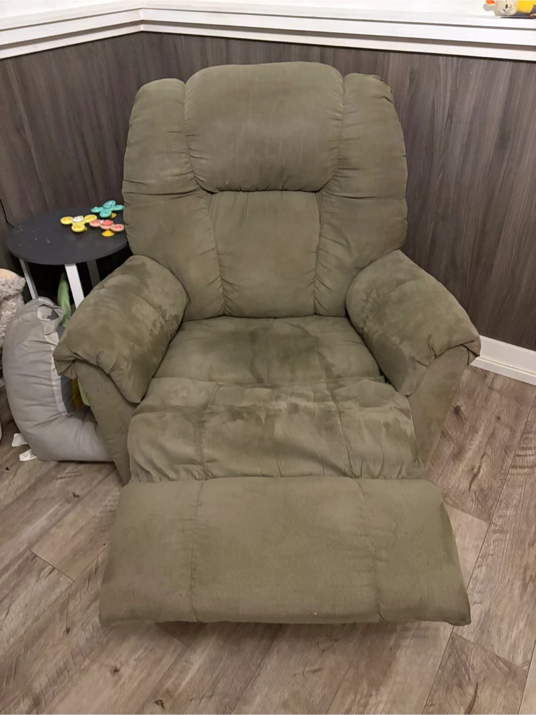Comfortable Olive Green Recliner Chair - photo 2