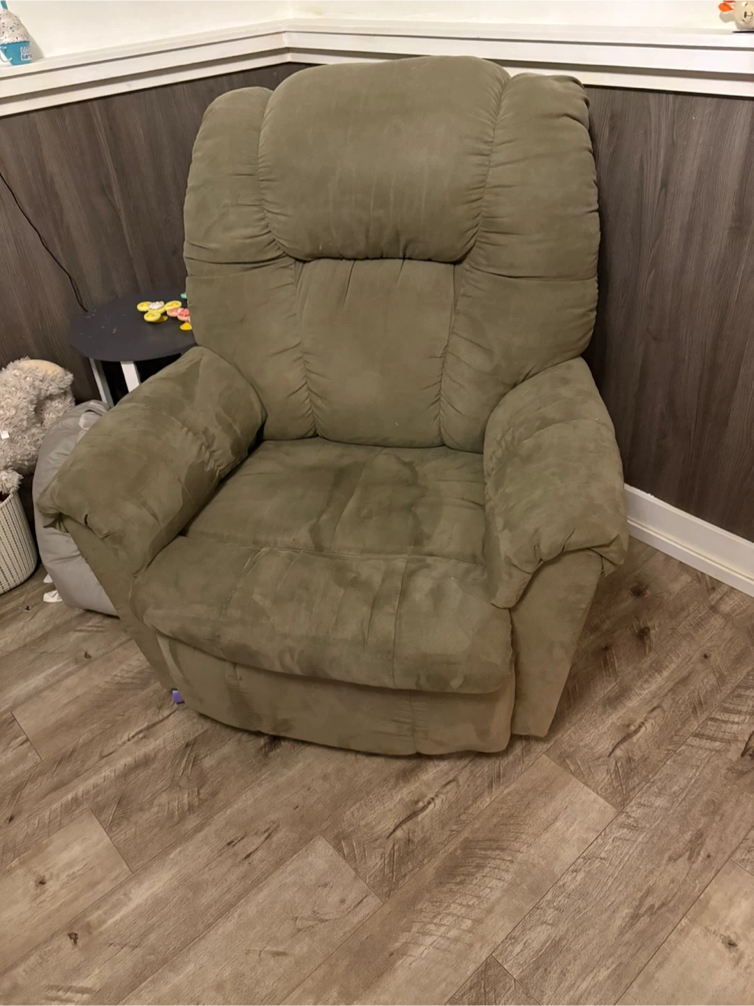 Comfortable Olive Green Recliner Chair - photo 3
