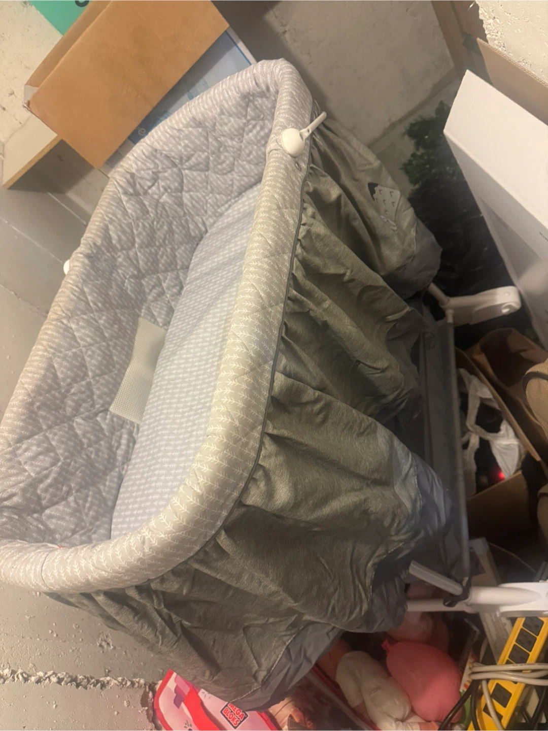 Bassinet - Grey and White