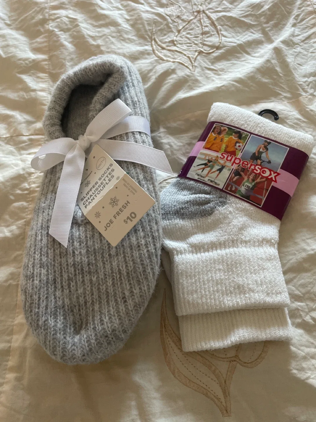 Joe Fresh Slipper Socks +  socks brand new thumbnail
