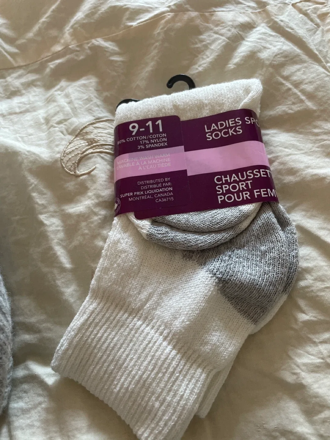 Joe Fresh Slipper Socks +  socks brand new image indicator(4)
