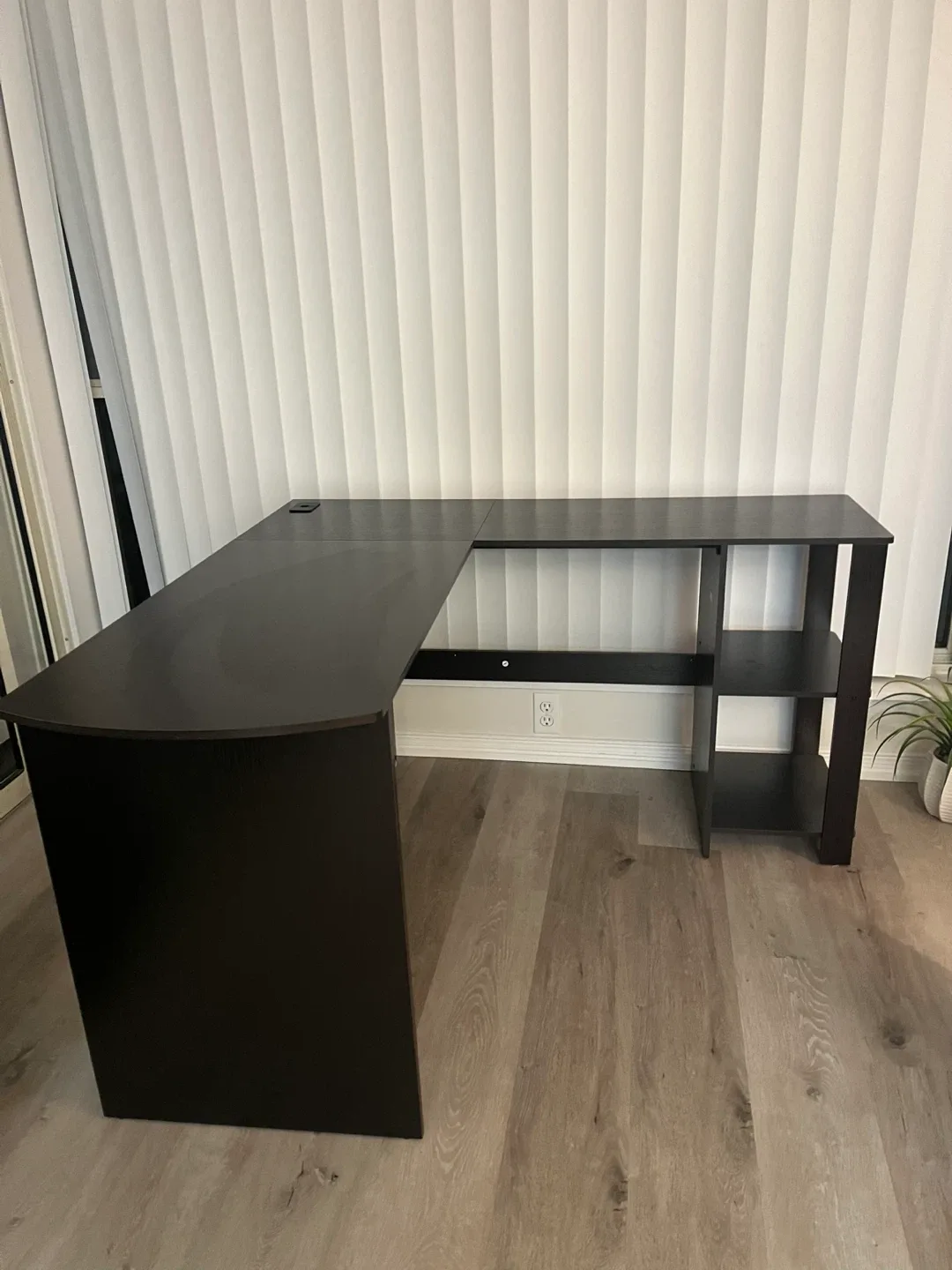 L-shaped Corner Desk - Black image indicator(2)