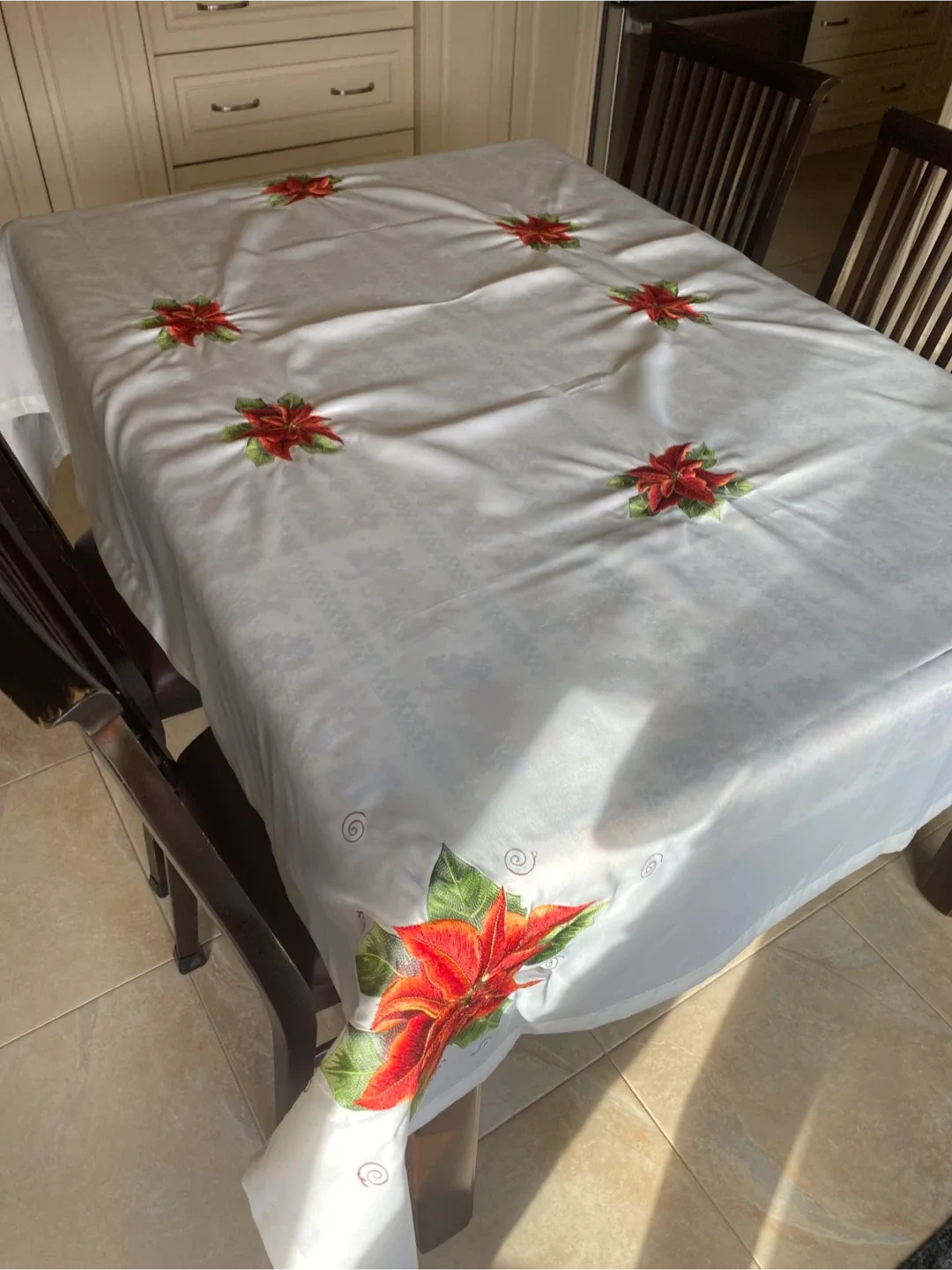 Poinsettia Embroidered Tablecloth image indicator(2)