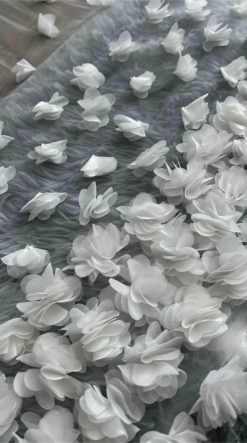 Timeless Wedding Veil with Floral Appliqués - White image indicator(3)