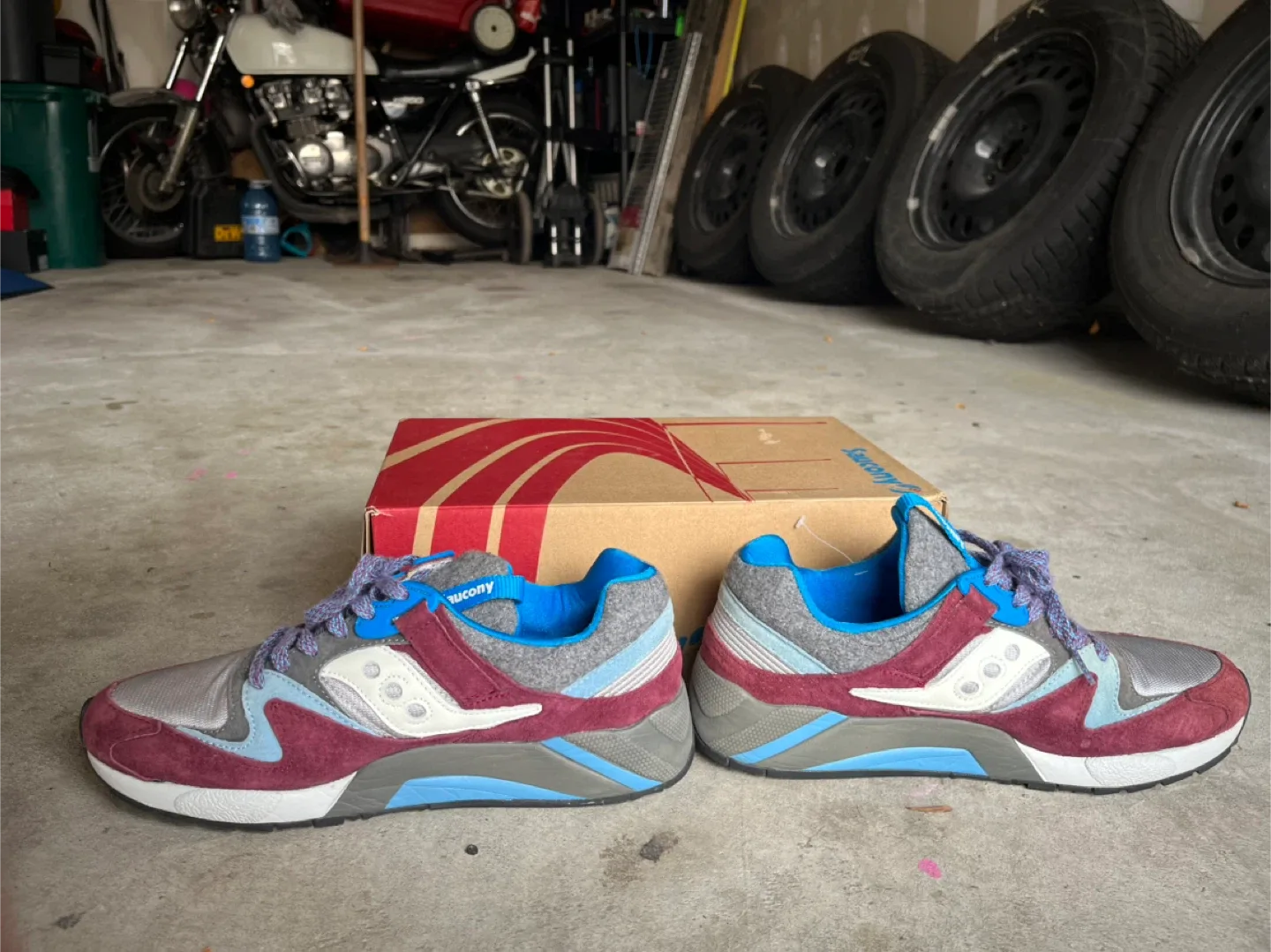 Saucony Grid Azura 2000 Shoes image indicator(2)