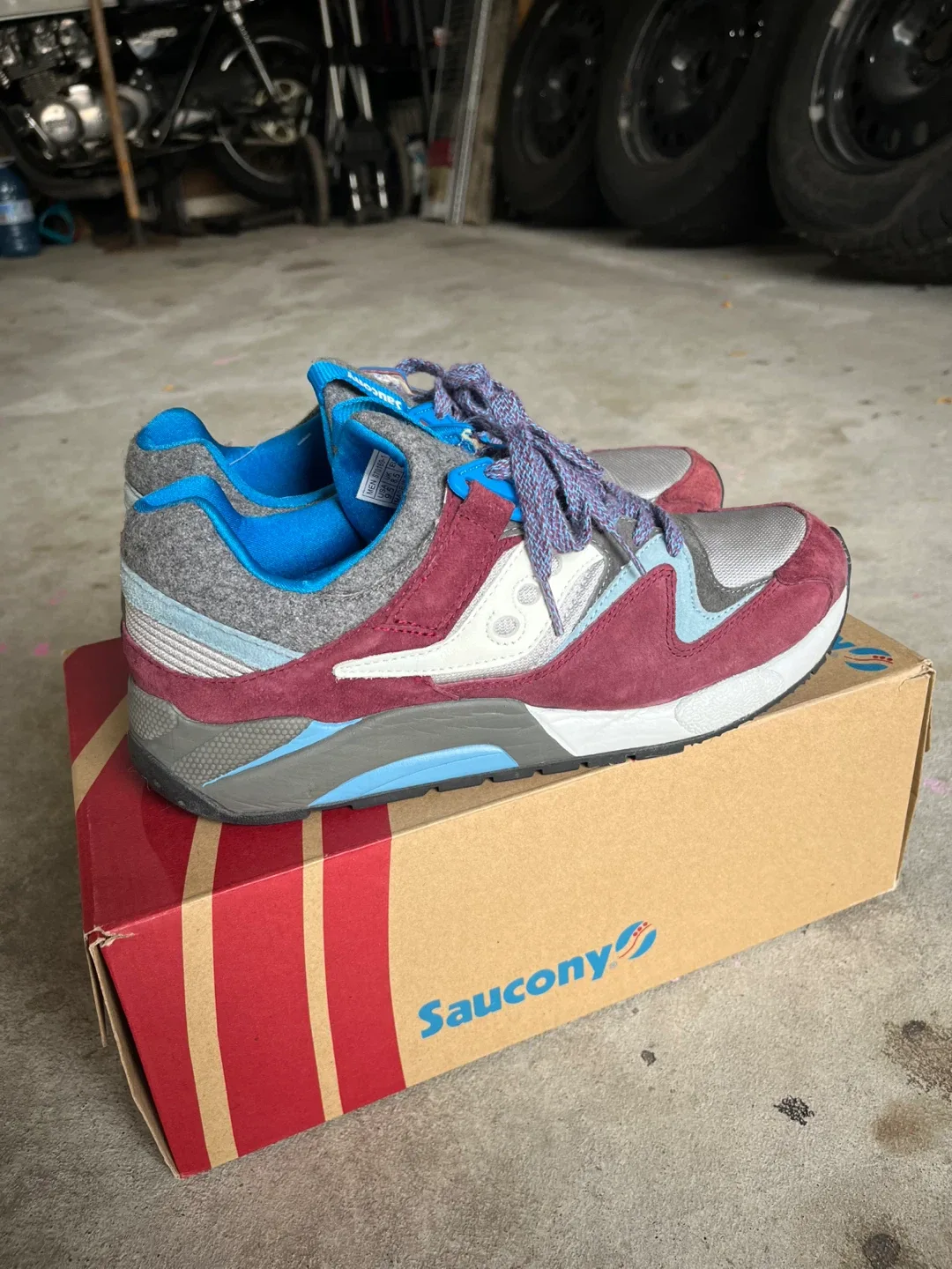 Saucony Grid Azura 2000 Shoes thumbnail