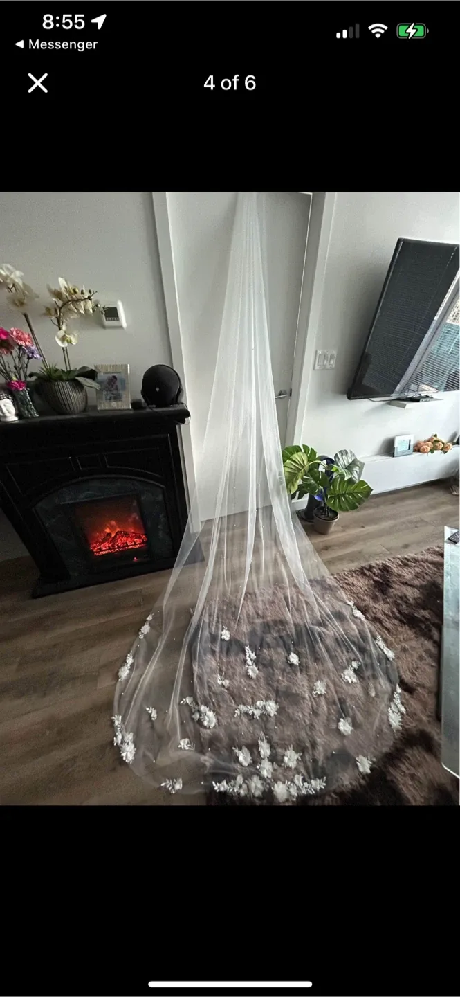 White Floral Wedding Veil thumbnail