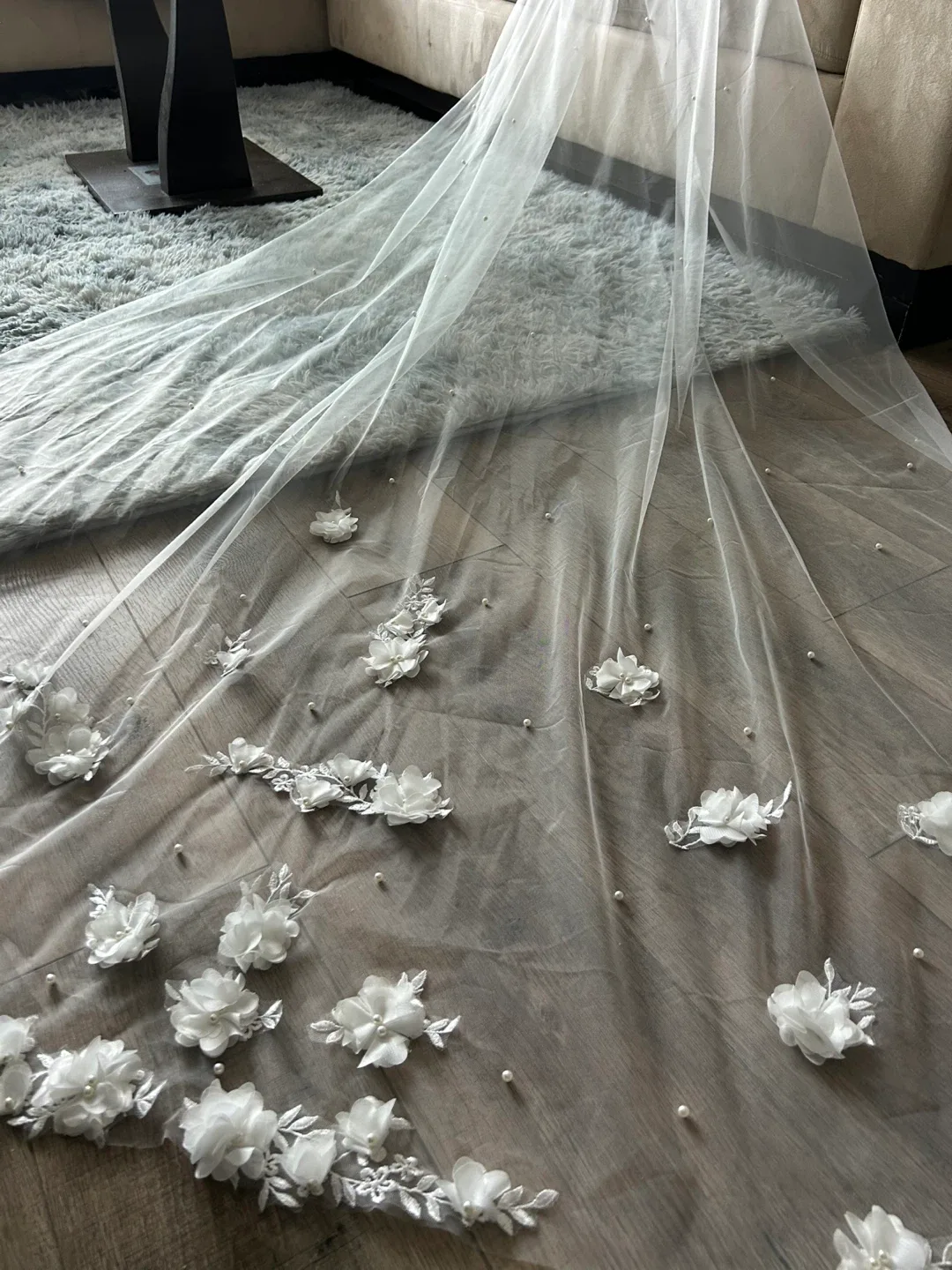 White Floral Wedding Veil image indicator(3)