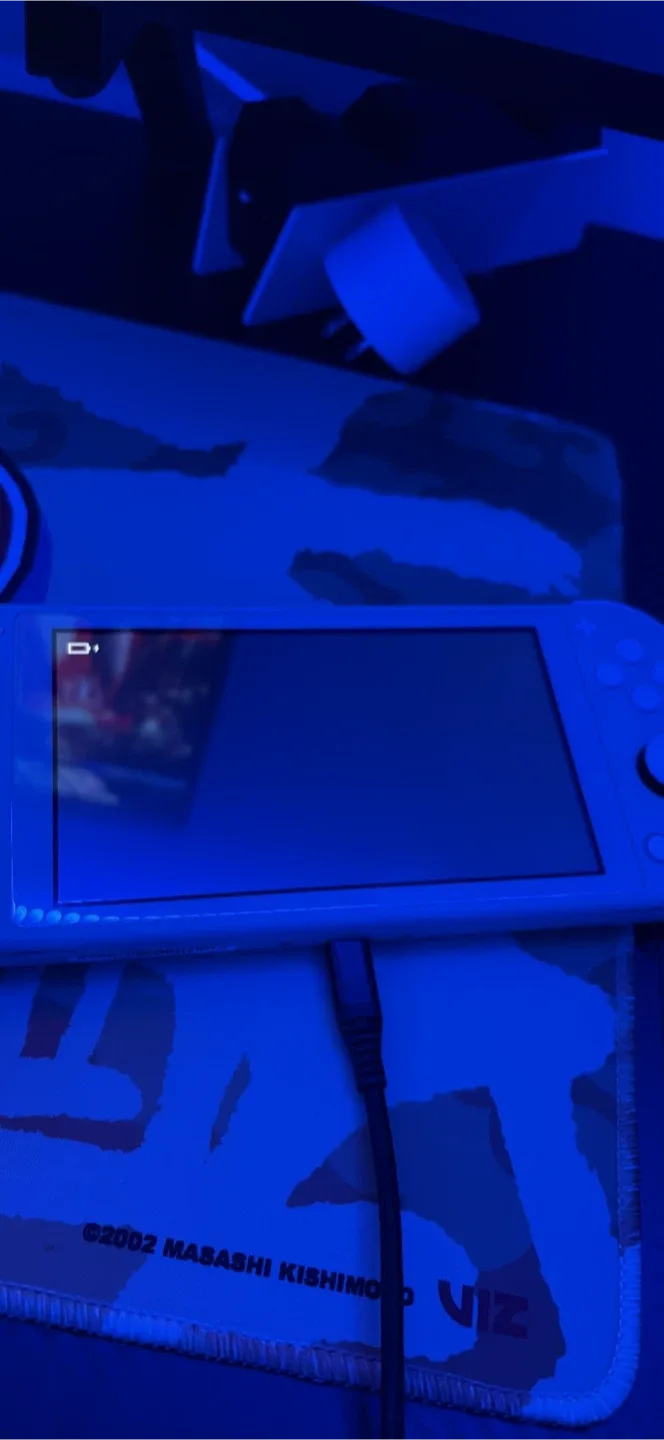 Nintendo Switch Lite Blue with Case image indicator(4)