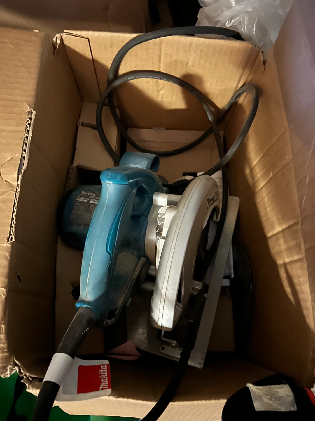 Makita Circular Saw in original box - photo 2