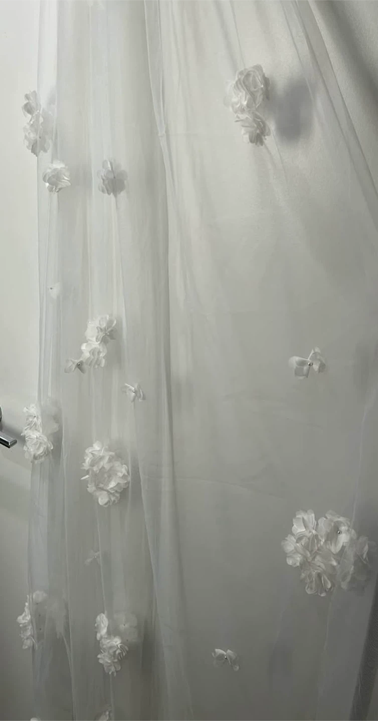 Wedding Veil with Floral Appliqués - White - photo 4
