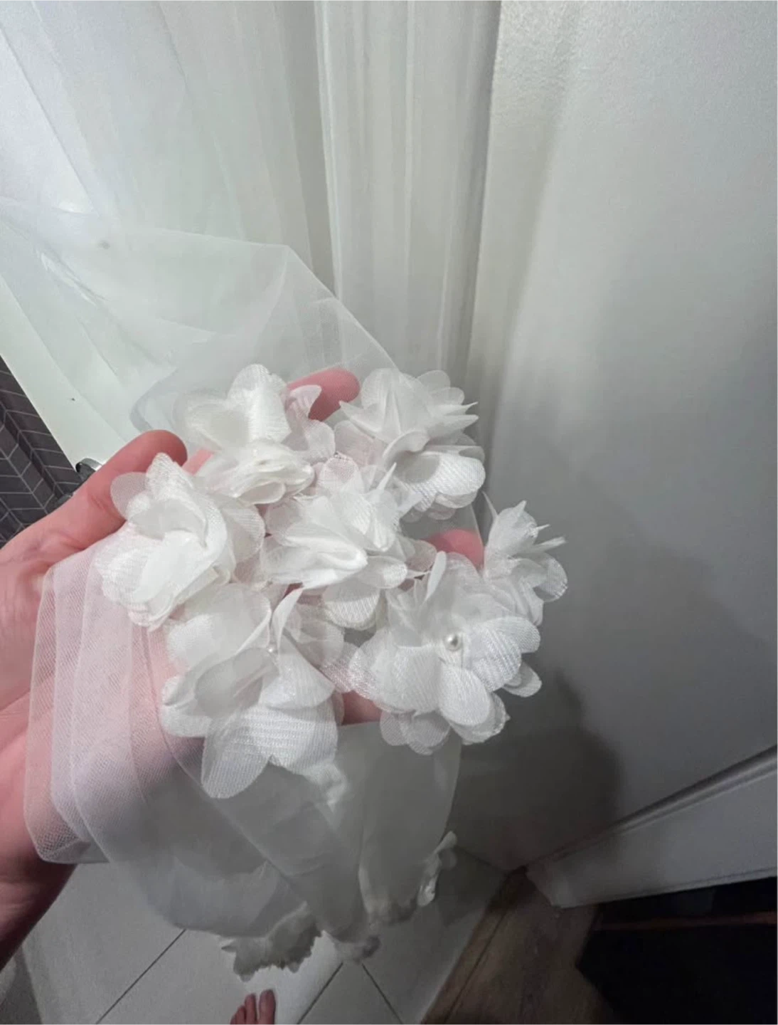 Wedding Veil with Floral Appliqués - White - photo 2