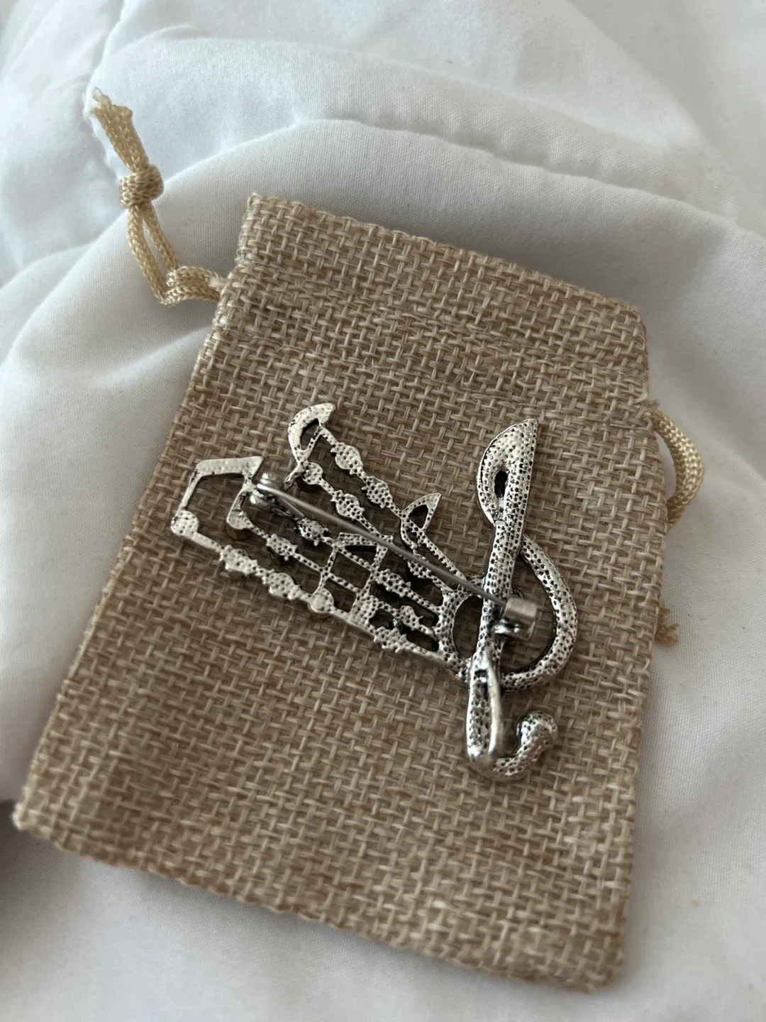 Musical Note Brooch - Silver & Blue image indicator(2)