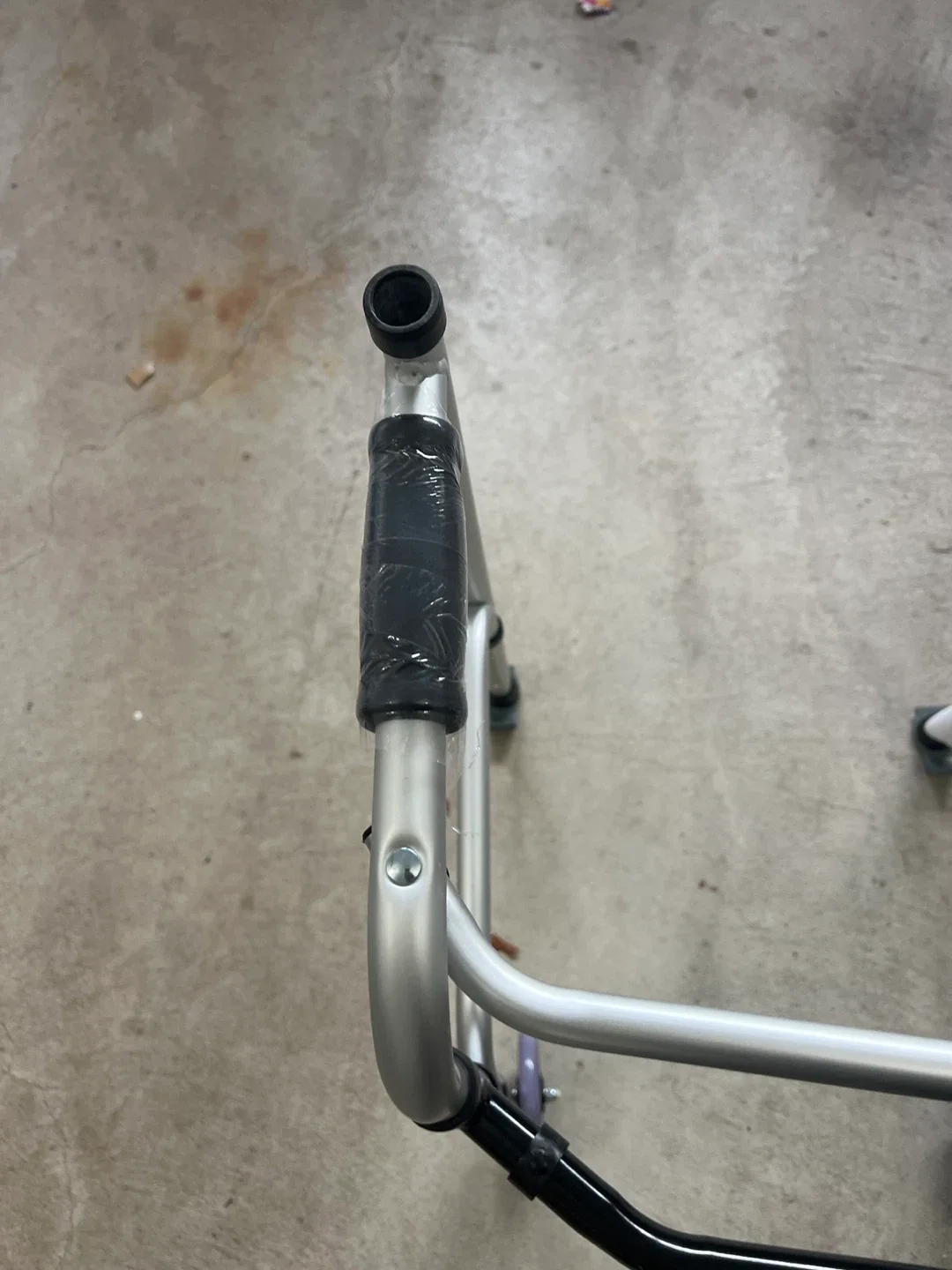 Adjustable Folding Walker with Wheels image indicator(2)