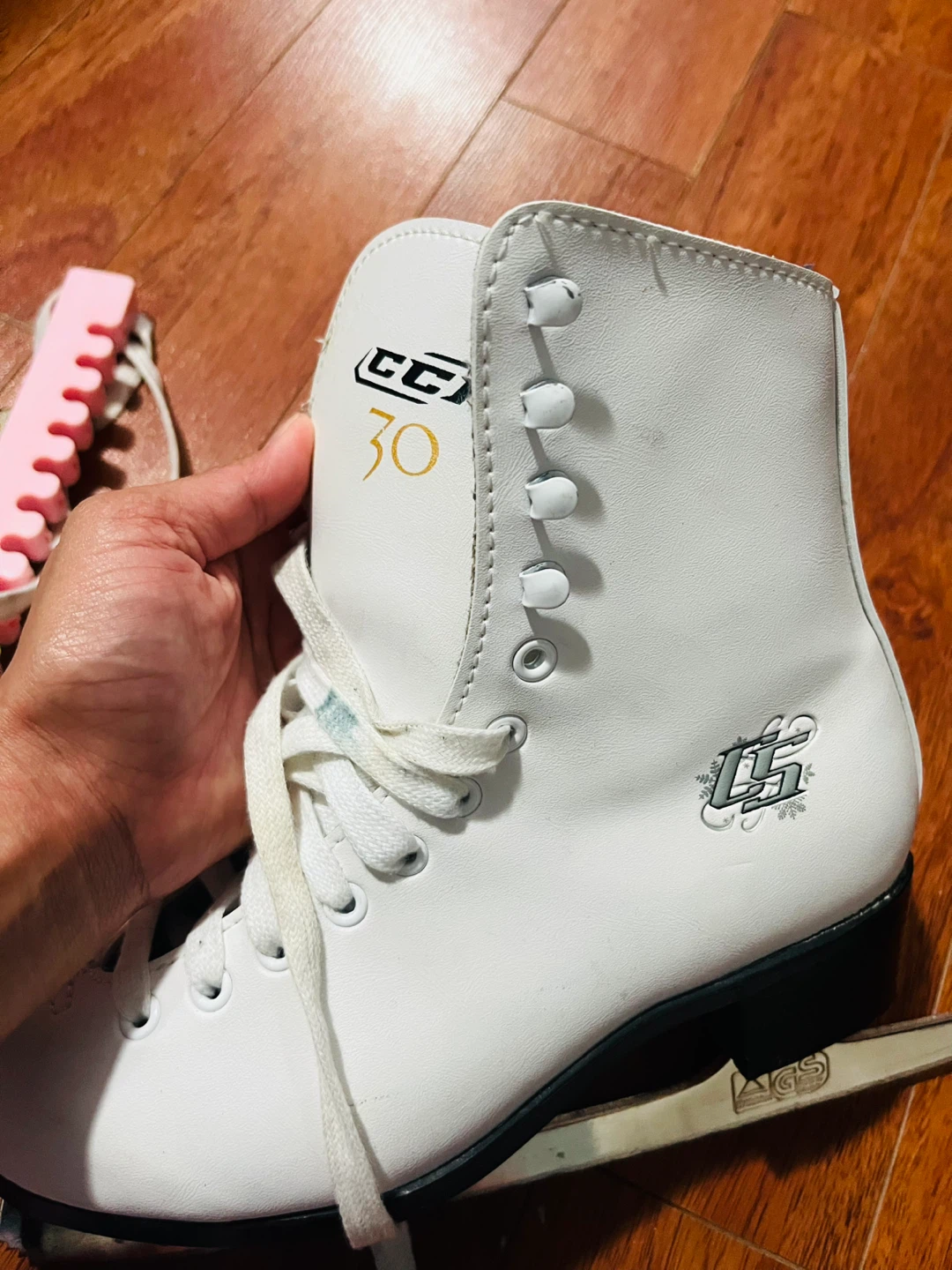 CCM White Figure Skates - Size 4 - photo 2