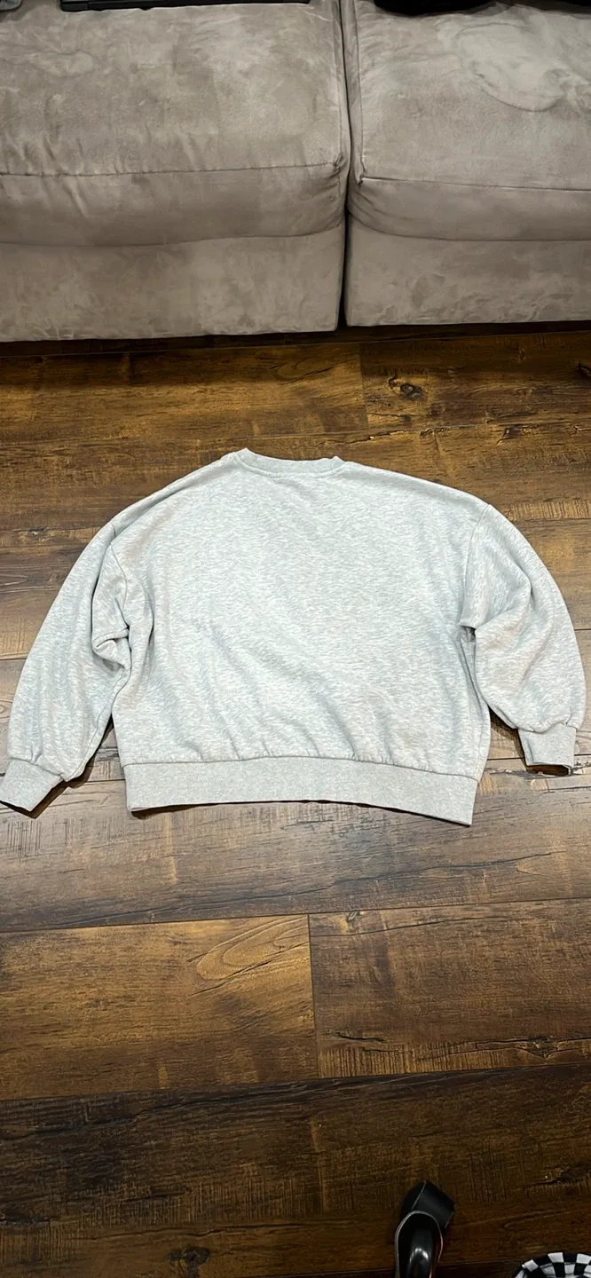 UCLA Bruins H&M Sweatshirt - Size M image indicator(2)